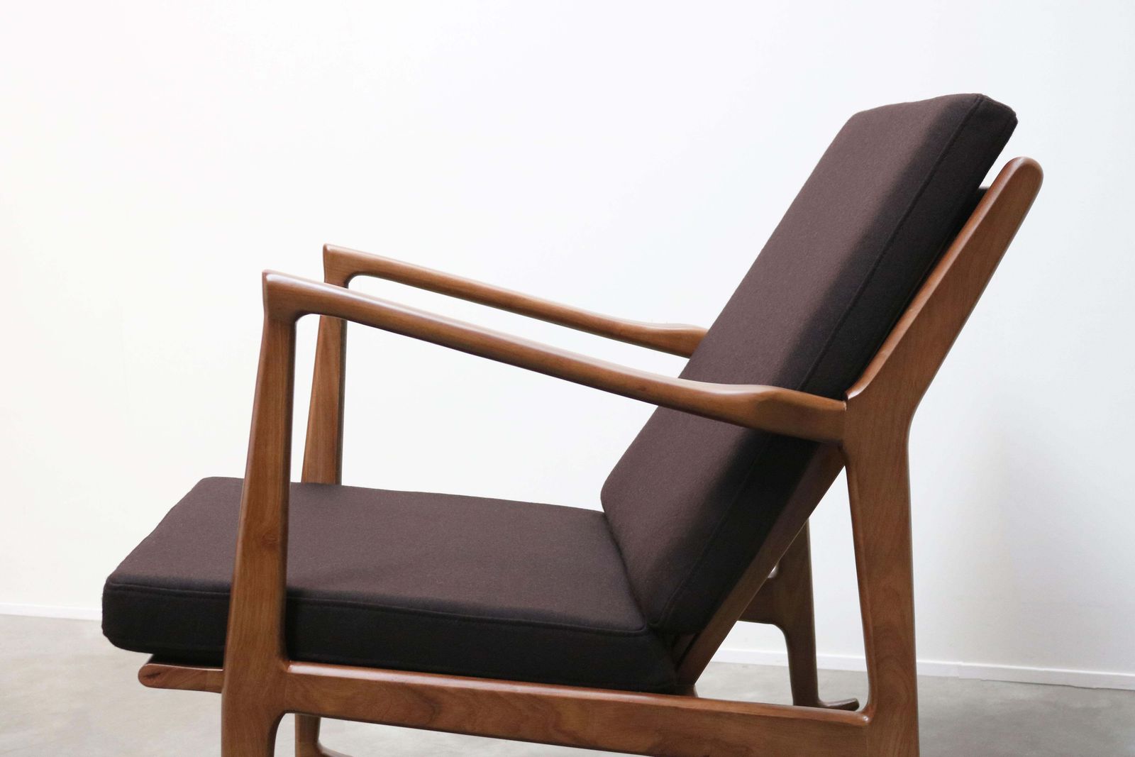1 Of 2 Danish Design Style 1950 New Modern Rocking Chair Walnut Brown Cashmere photo for sale
