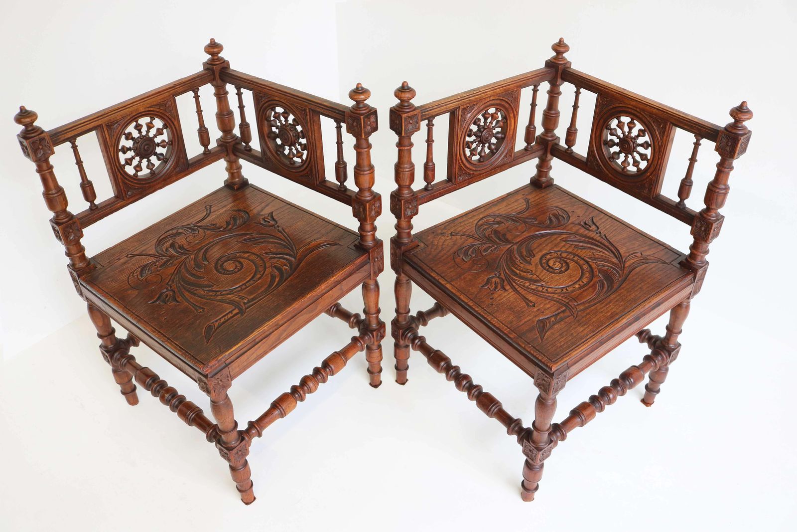 Set Antieke 19e Eeuwse Franse Hoekstoelen – Breton Bretagne Renaissance Eiken photo furniture