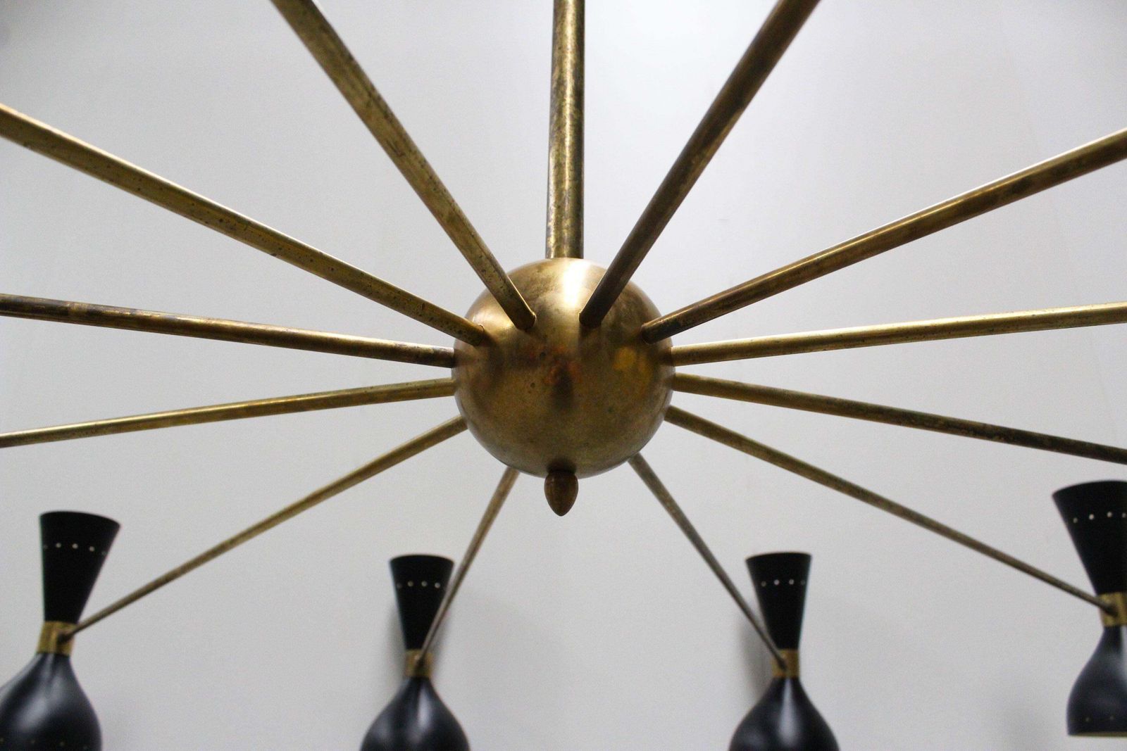 Grote Mid Century Design Italiaanse Kroonluchter, Ca. Jaren 1950, Stilnovo, Zwart/Goud photo Verlichting