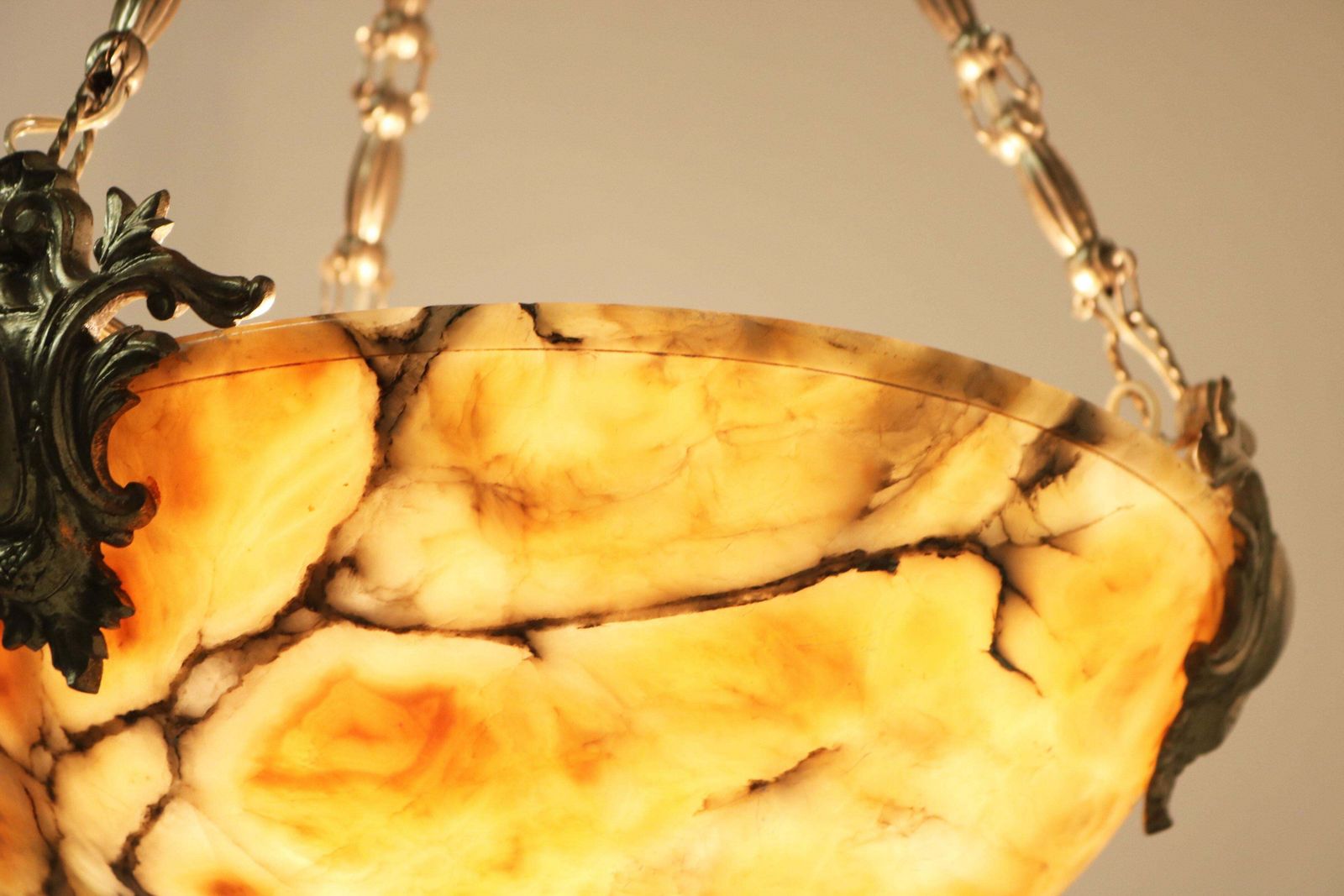 Neoklassieke Alabasten Hanglamp / Kroonluchter Zilver Brons Renaissance Revival photo for sale