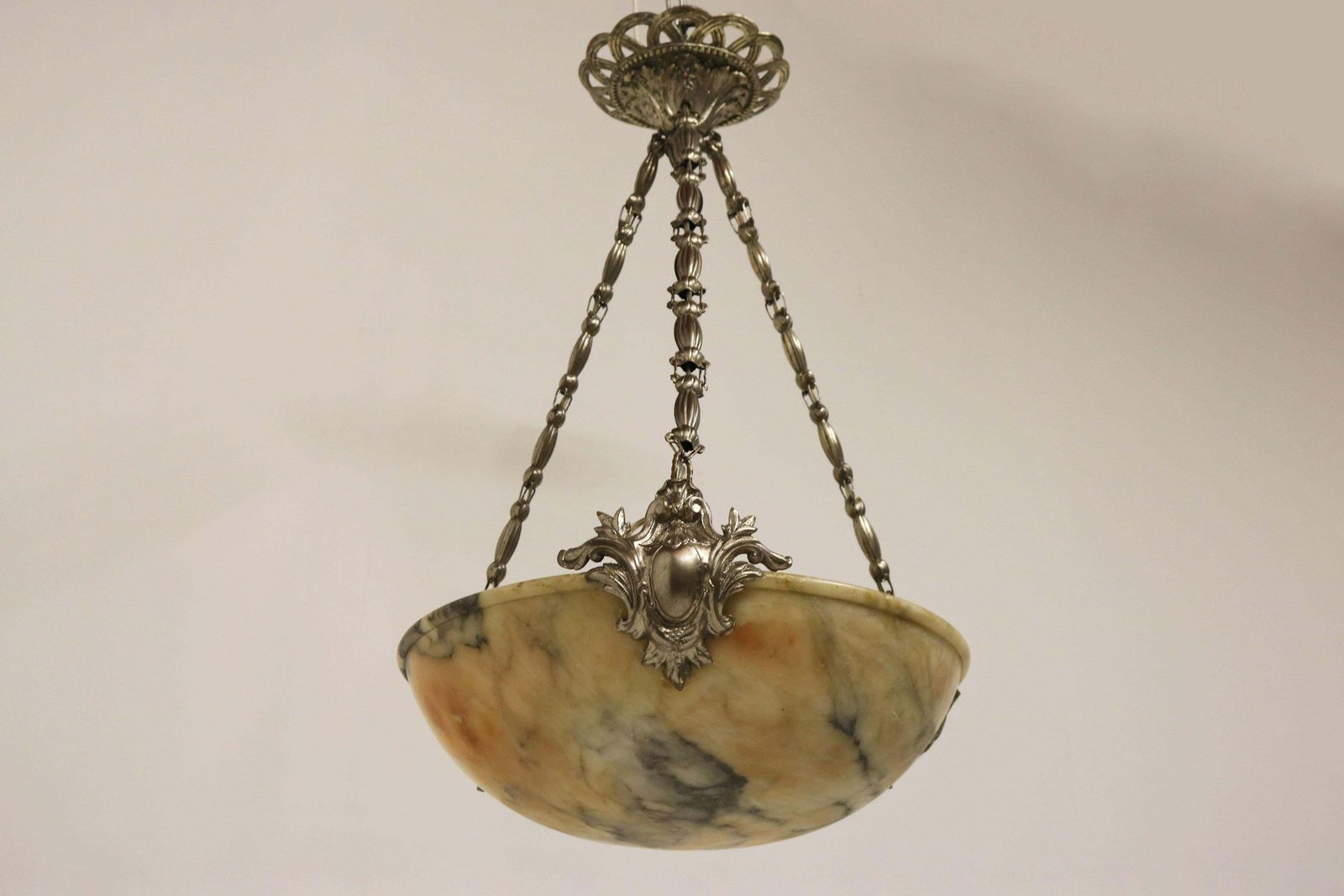 photo vintage Neoklassieke Alabasten Hanglamp / Kroonluchter Zilver Brons Renaissance Revival
