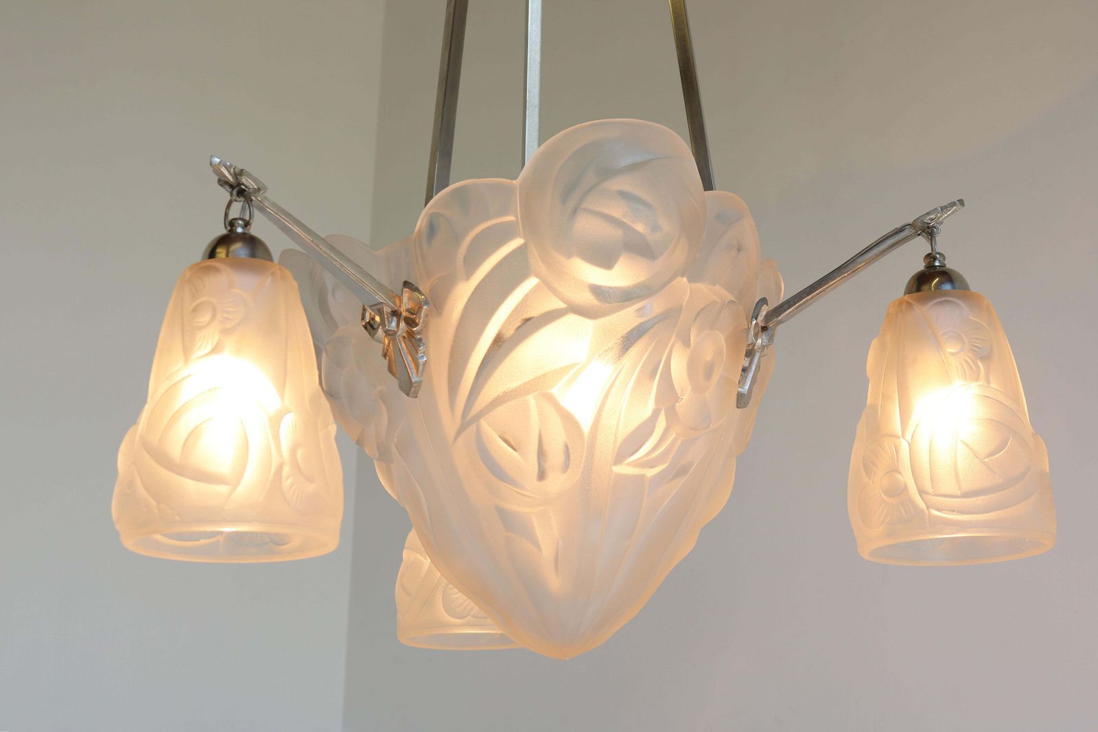 Geometric Art Deco Chandelier By David Guéron Degue & A. Petitot 1930 Antique photo furniture