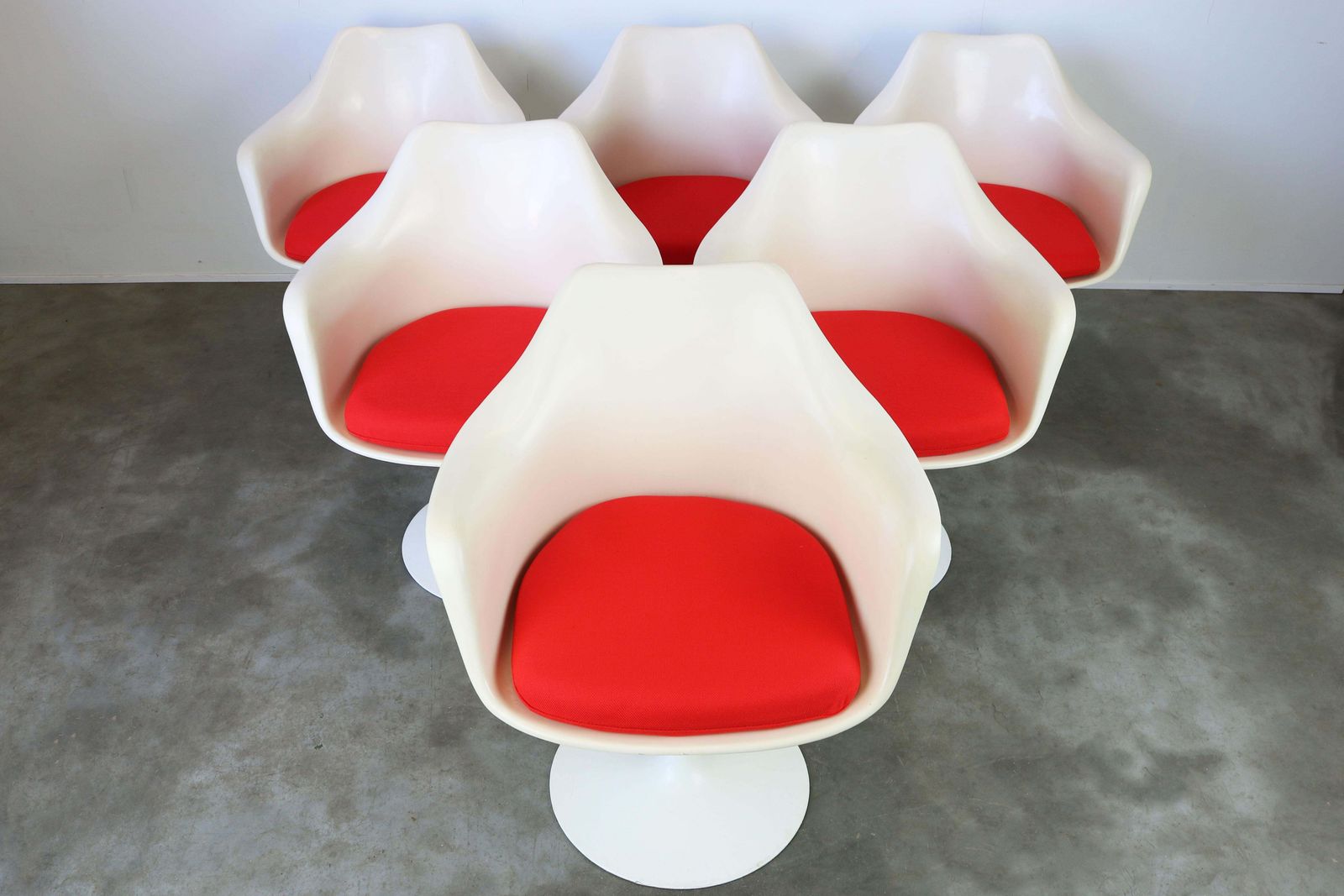 Knoll Tulip Eetkamerset Van Eero Saarinen, Jaren 1960 – Grote Marmeren Tafel Met Fauteuils photo vinterior
