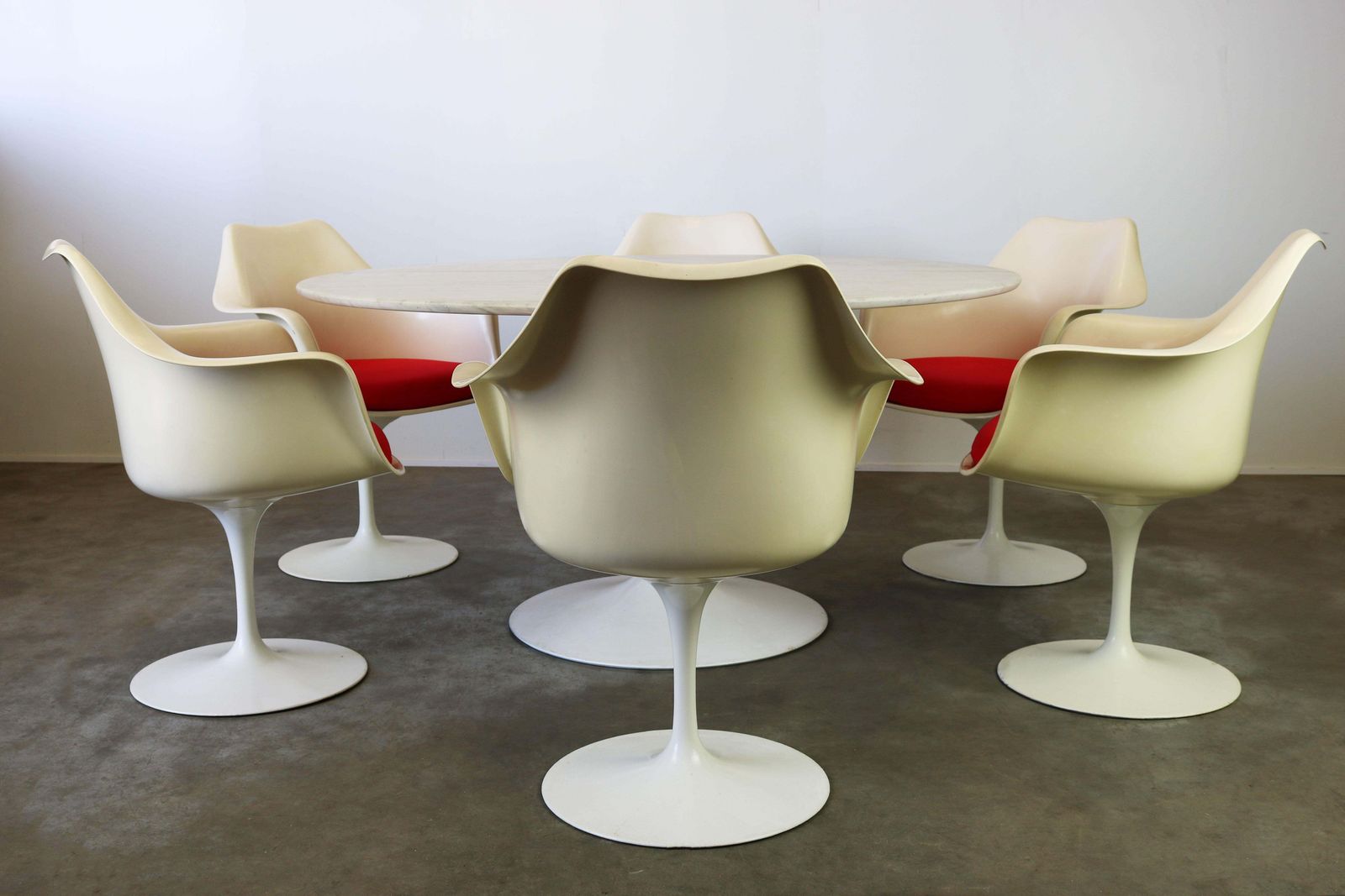 photo vinterior Knoll Tulip Dining Set By Eero Saarinen 1960s Large Marble Table Armchairs
