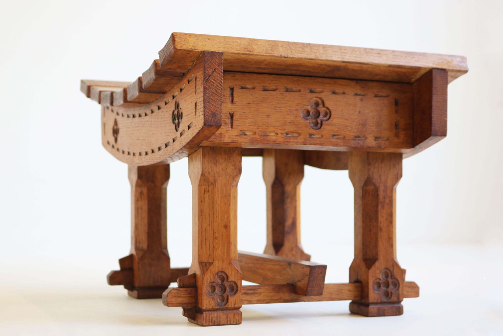 photo furniture Gorgeous Antique Dutch Arts & Crafts Stool / Footstool In Carved Oak, 1900