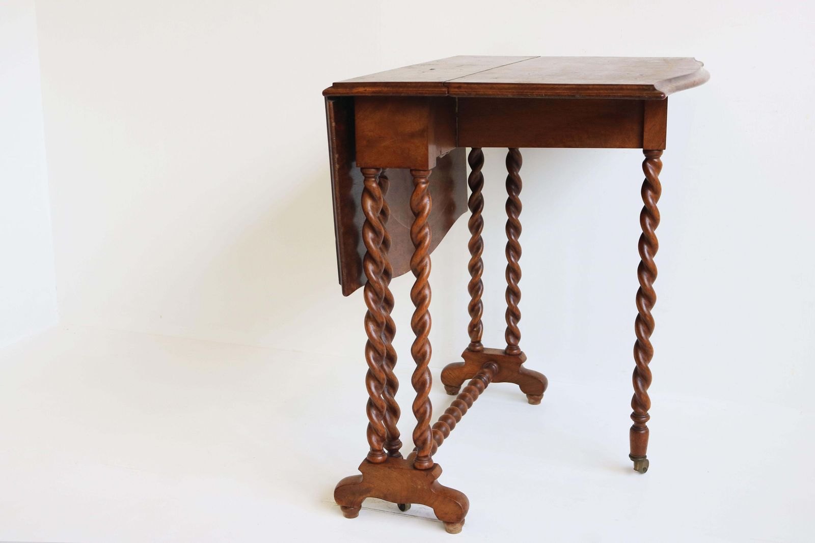 photo furniture Antique English Barley Twist Foldable Table / Gate Leg Table 19th Century Burl