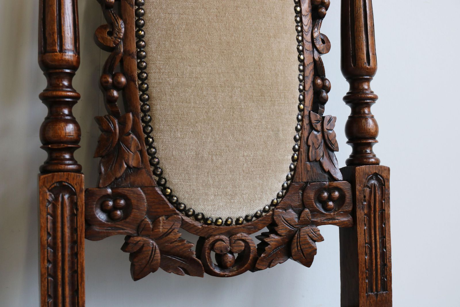 Set Of 4 French Renaissance Revival Hunting Style Chairs Carved Oak Black Forest photo 1872.0