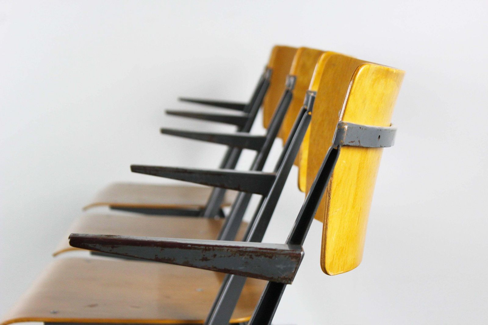 Set Van Vier Pyramid Stoelen Met Armleuningen, Ontworpen Door Wim Rietveld, 1963, Grijsblauw photo vintage