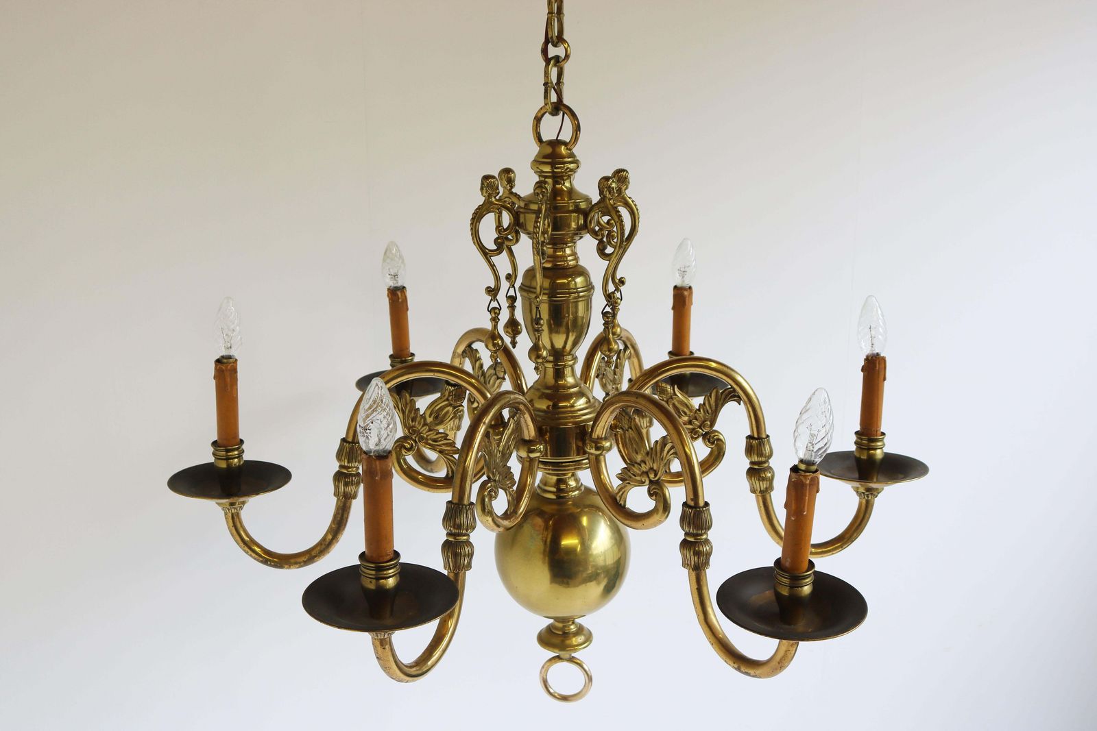 photo vinterior Antique Flemish Chandelier Georgian Style 19th Century Solid Brass Classic Lamp