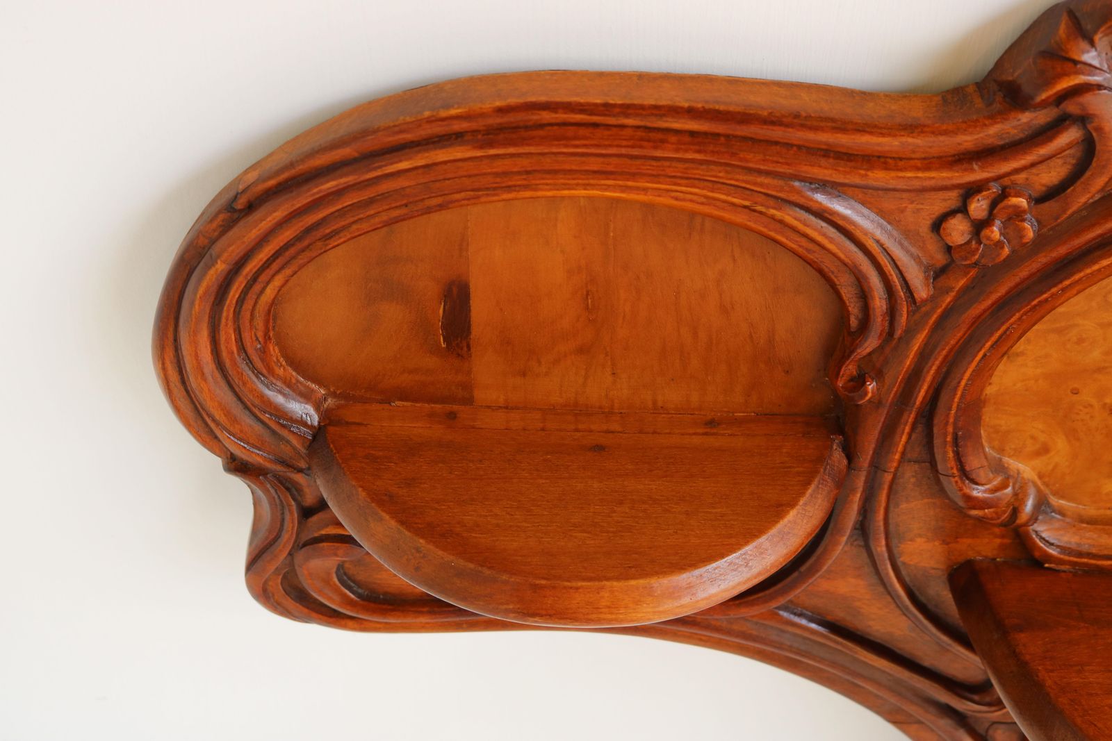 photo vintage Rare Art Nouveau Wall Shelf By Eugene Gaillard France 1900 Jugendstil Walnut