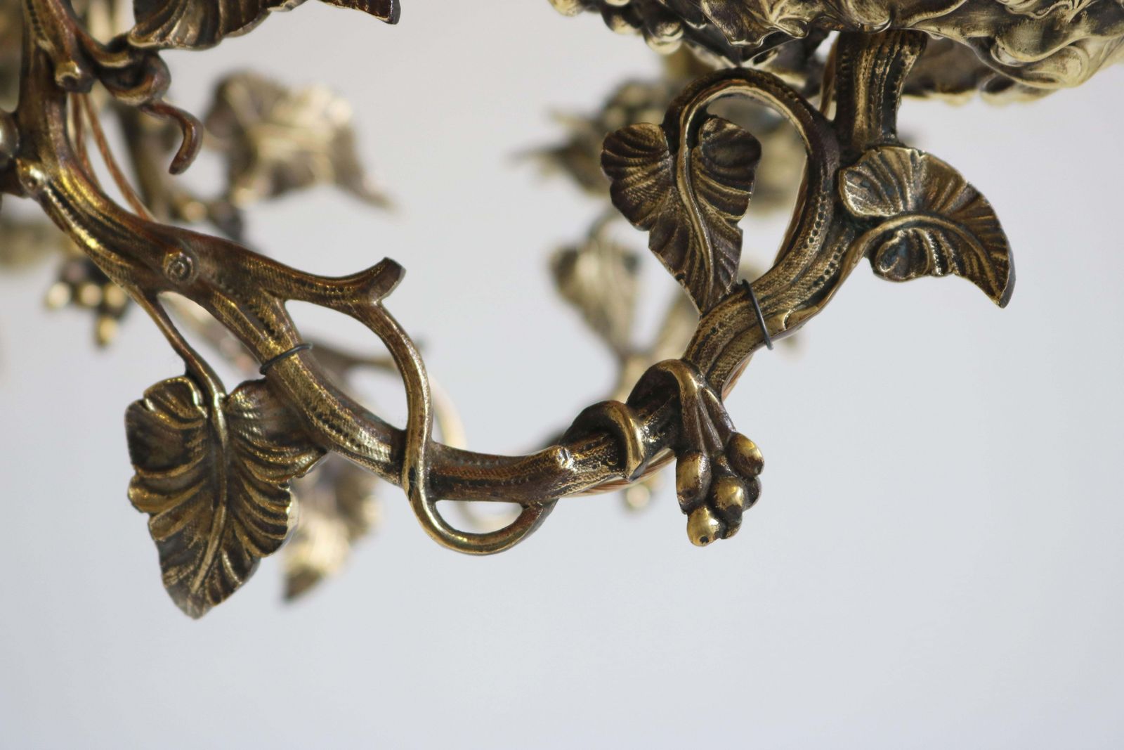 French Art Nouveau Hammered Brass Chandelier 1890 Antique 8 Lights Gold Floral photo vinterior