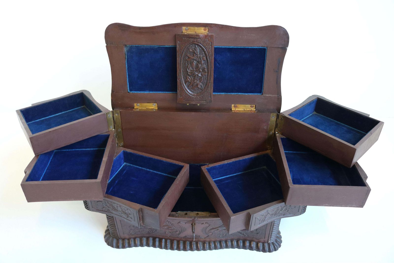 photo for sale Zeldzame Antieke Sieradendoos Met Vier Niveaus, Zwart Woud, Fruitenhout, 19e Eeuw, Handgesneden