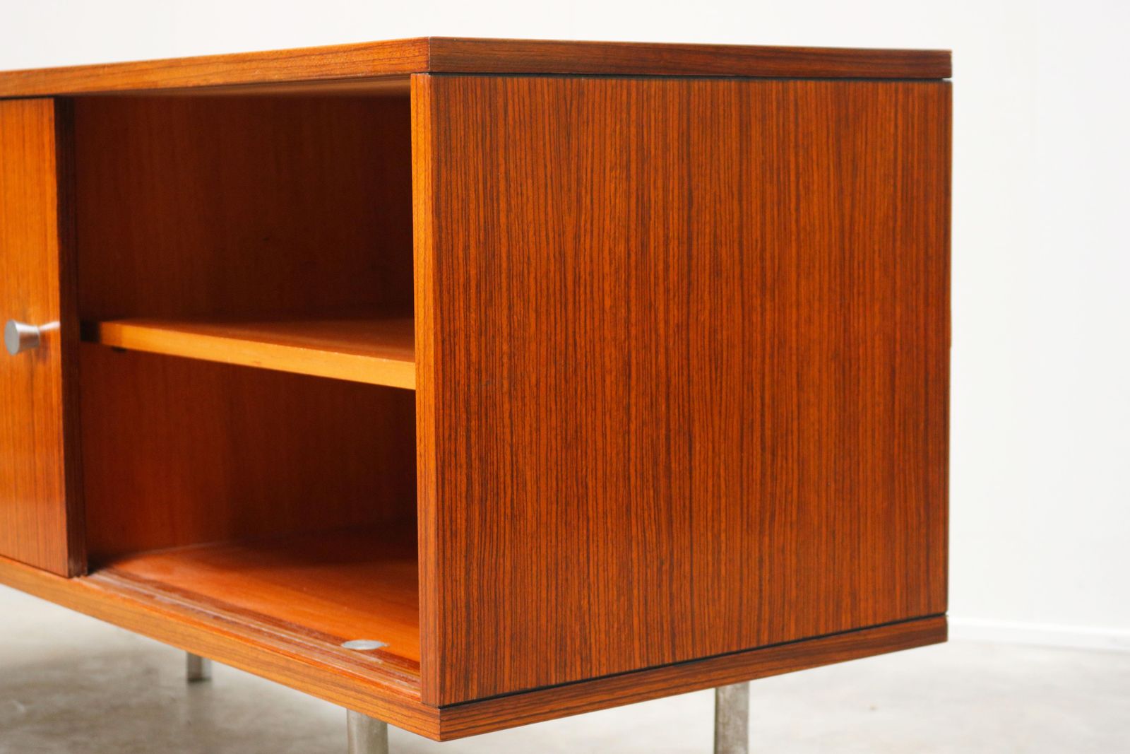 Design Dressoir / Credenza Van Alfred Hendrickx Voor Belform – Chroom Minimalistisch photo vintage