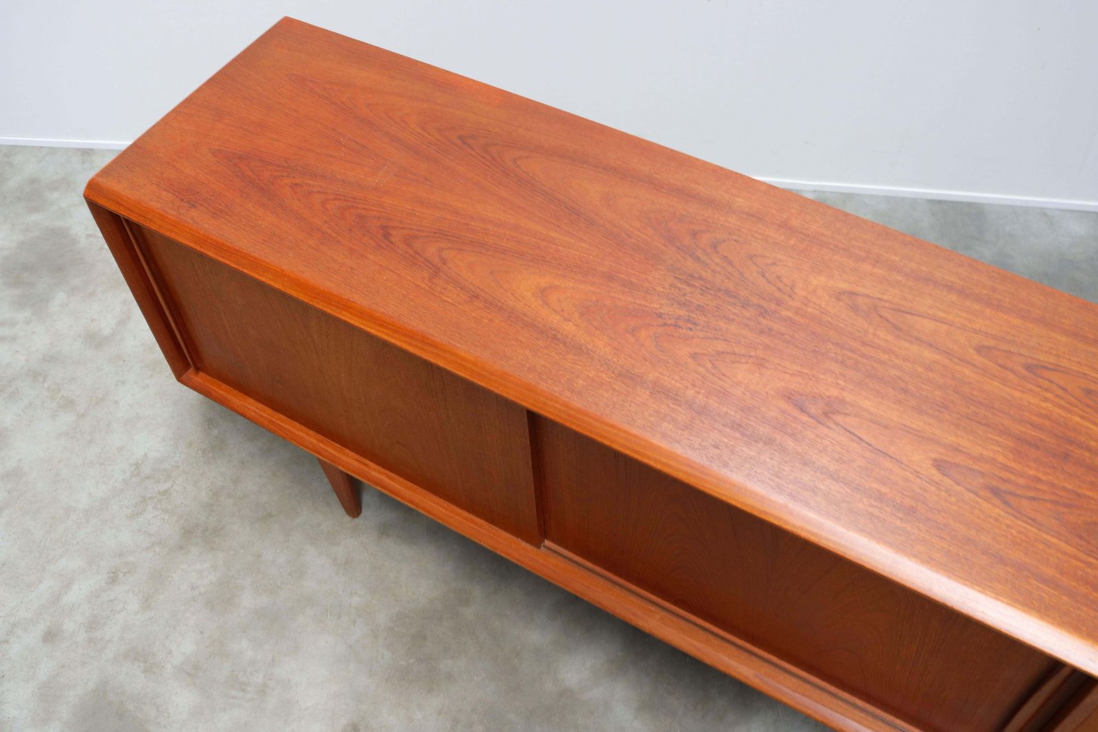 2724.0 Deens Design Dressoir Van Bernhard Pedersen In Teakhout, Ca. 1950 – Bruin/Beige photo