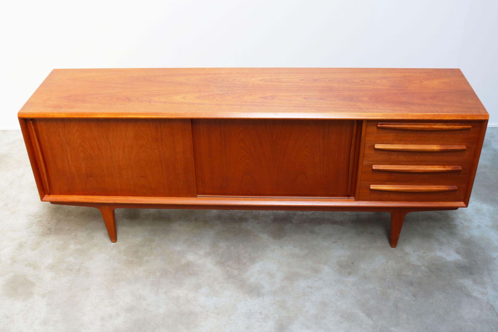 photo buy Deens Design Dressoir Van Bernhard Pedersen In Teakhout, Ca. 1950 – Bruin/Beige