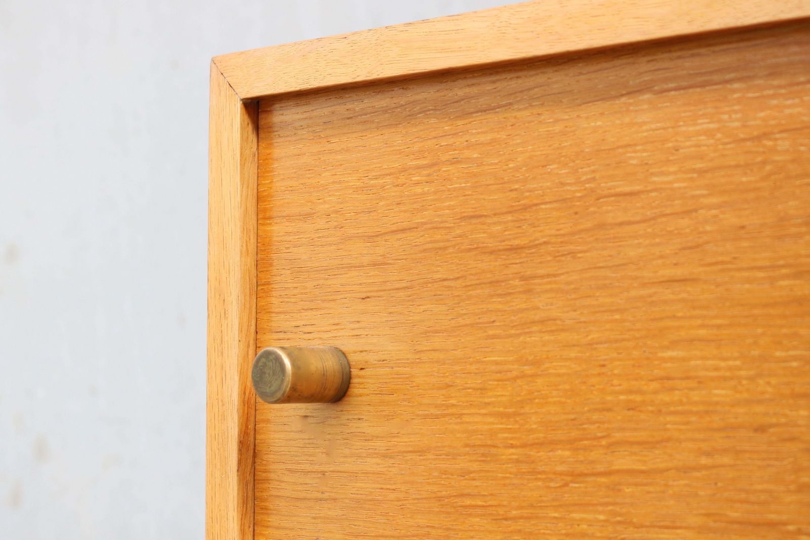 photo vinterior Zwevend Dressoir 'Abstracta' Van Jos De Mey Voor Van Den Berghe Pauvers, Eiken, 1960