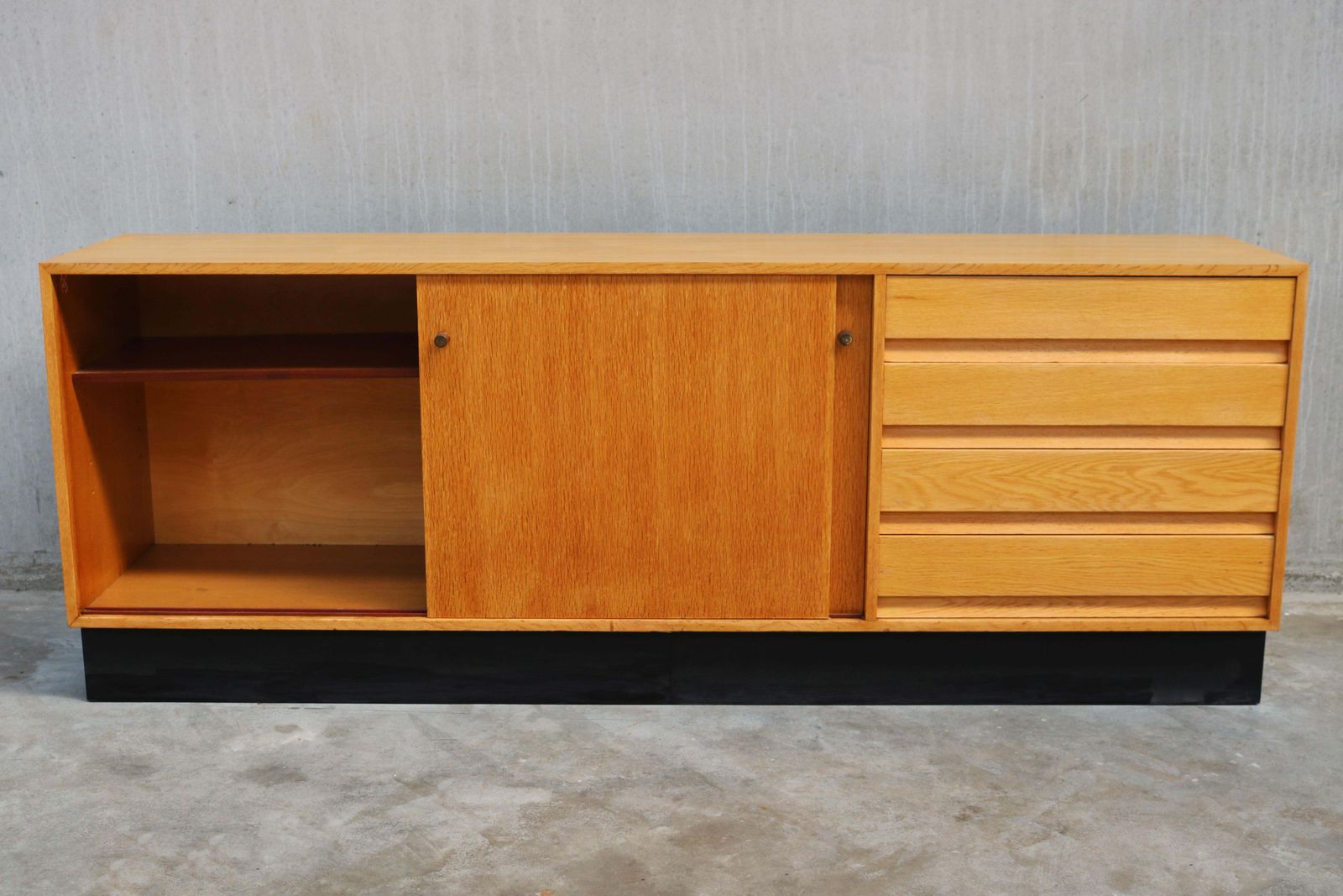 Design Dressoir Model: Abstracta Van Jos De Mey Voor Van Den Berghe Pauvers – Eiken photo buy