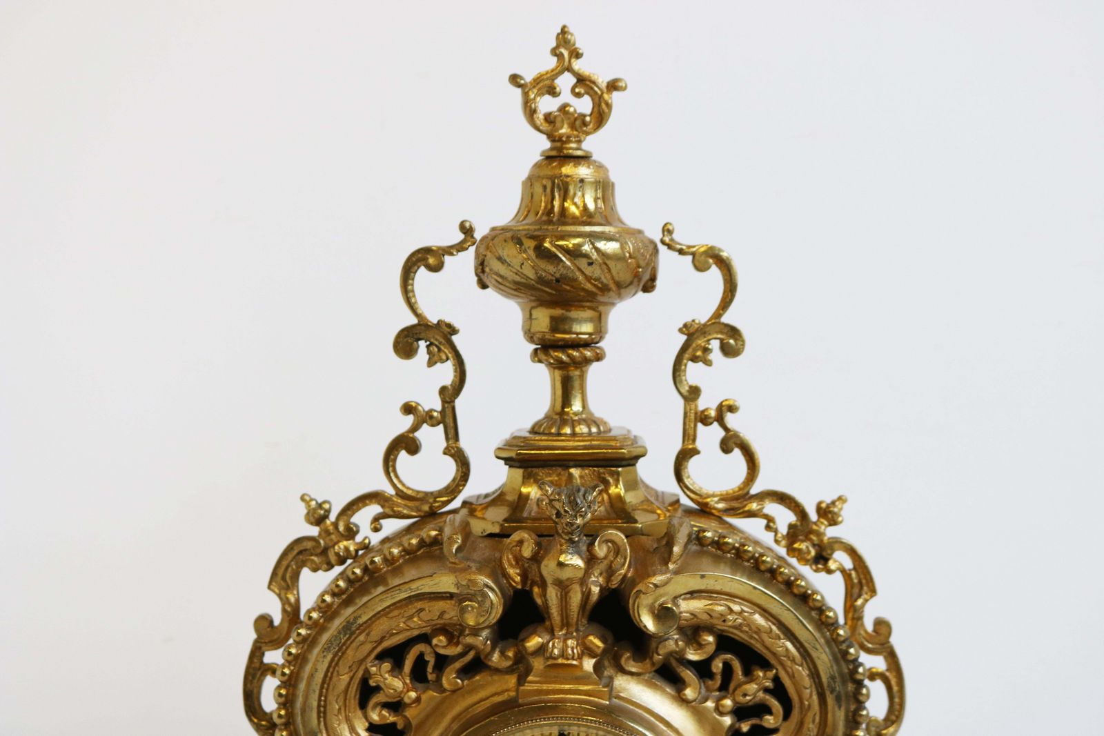 photo vinterior Huge Antique French Gilt Bronze Classical Clock Set 19th Century Acanthus Leaves