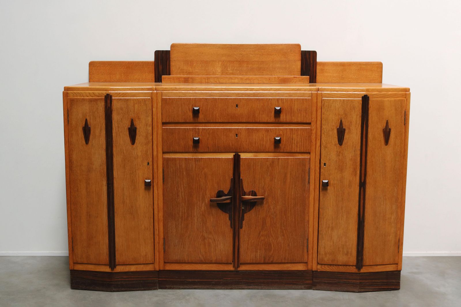 Nederlands Art Deco Amsterdam School Dressoir Van Massief Europees Eiken, 1910 photo furniture