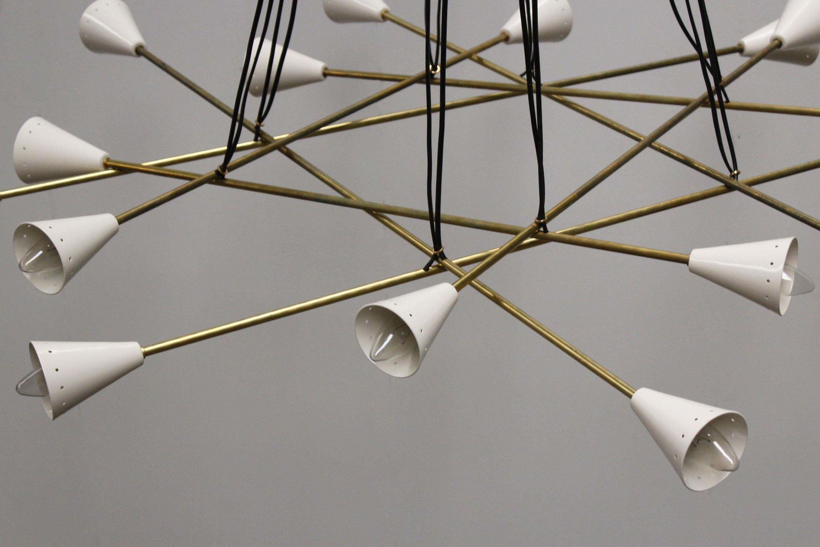photo for sale Italiaanse Vintage Design Hanglamp, Wit Messing, Stilnovo, 1960, Mid Century
