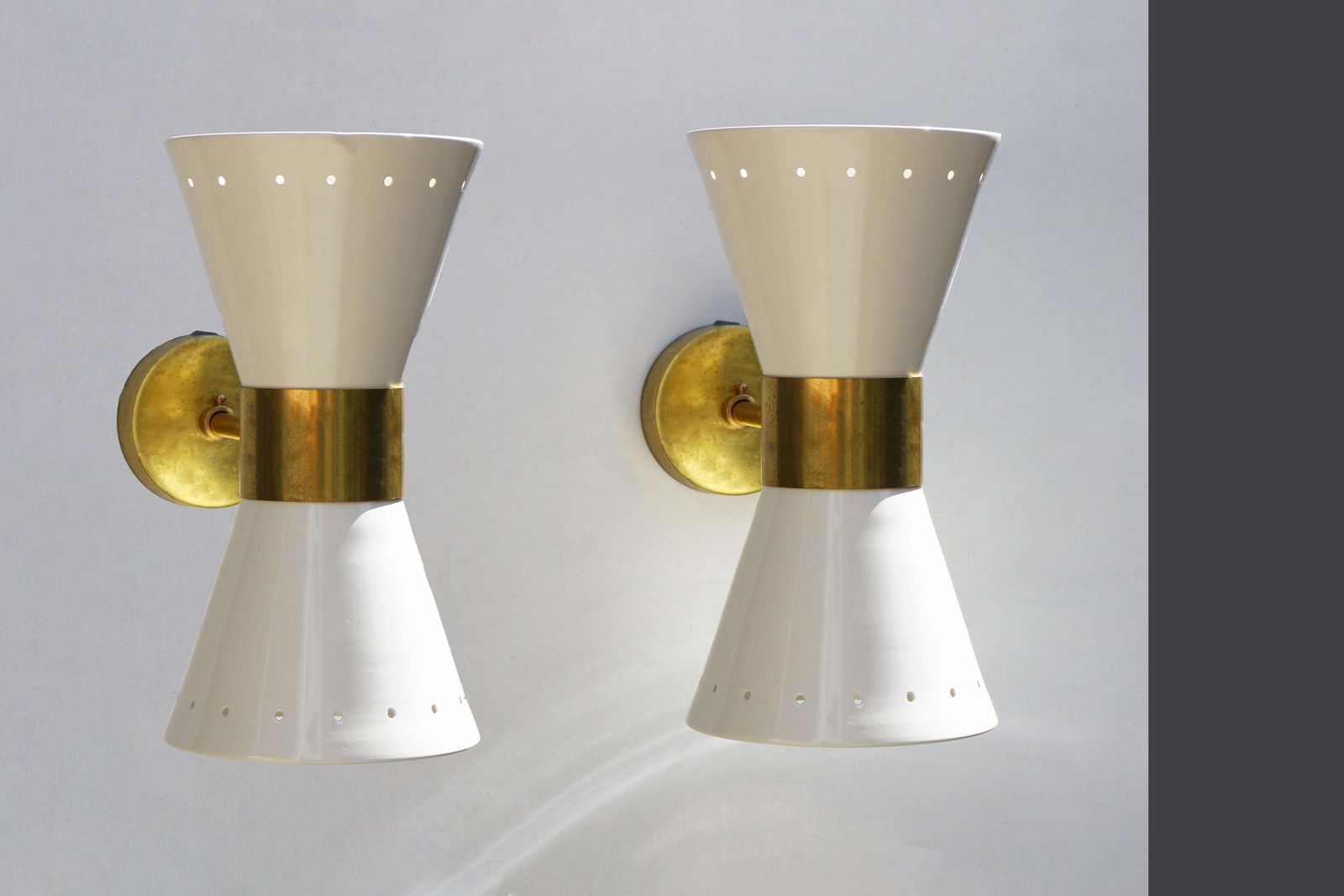 1 Van 6 Italiaanse Moderne Design Wandlampen In De Stijl Van Stilnovo – Ivoorwit En Messing photo buy