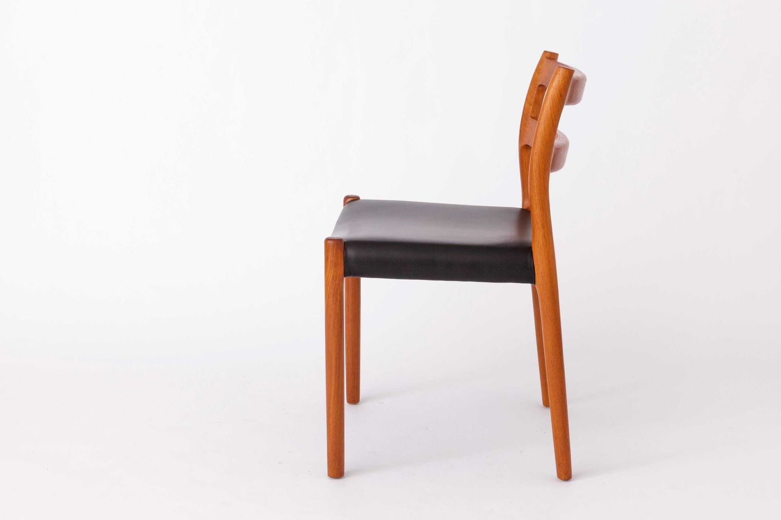 Set Of 5 Niels Otto Møller Model 84 Chairs – Danish Teak & Leather Dining Chairs (1974) – Mid Century Modern Design photo buy
