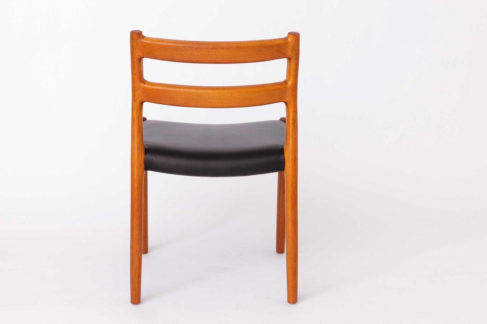 Set Of 5 Niels Otto Møller Model 84 Chairs – Danish Teak & Leather Dining Chairs (1974) – Mid Century Modern Design photo vintage
