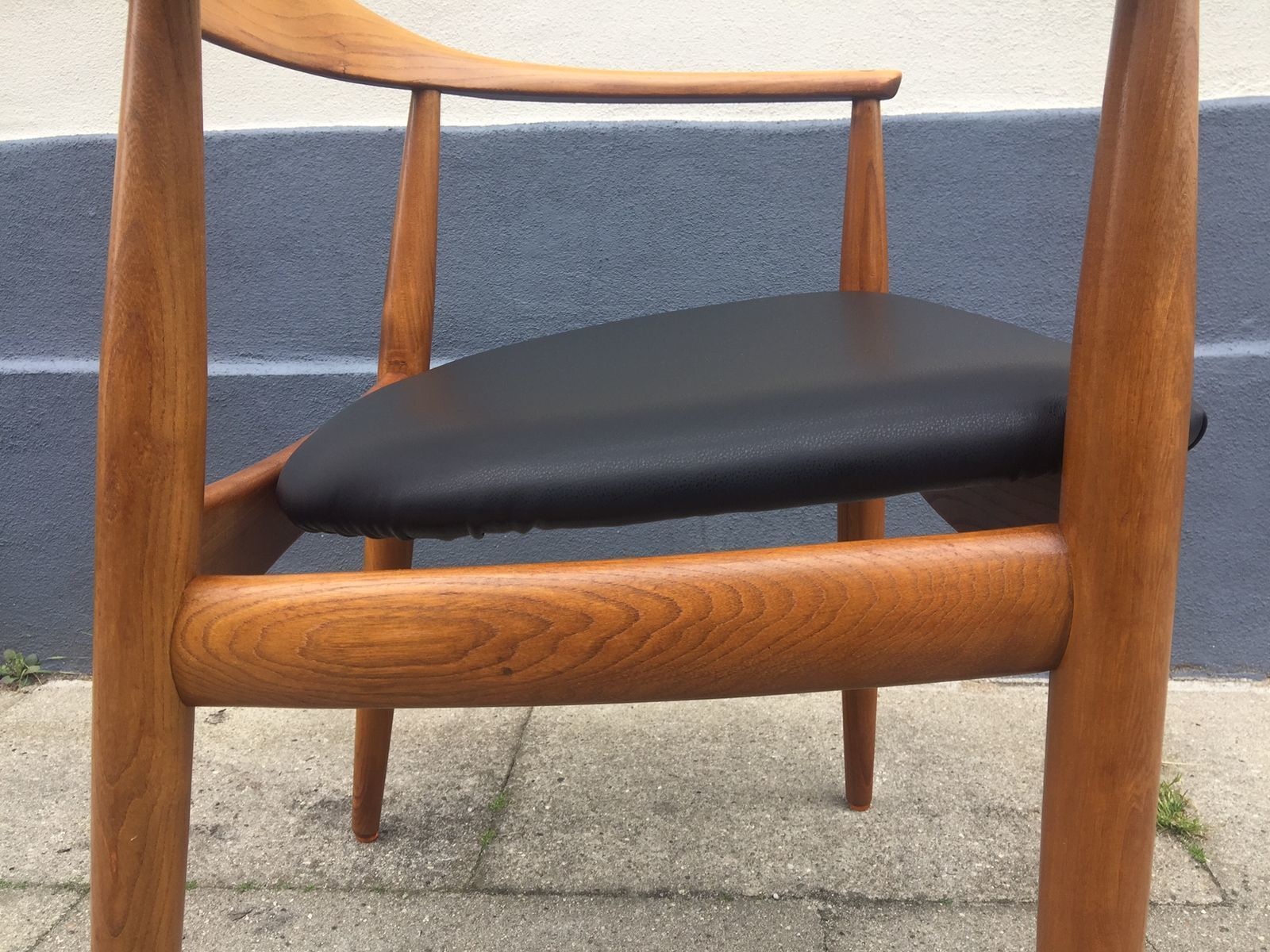 Danish Mid Century Elm Armchair By Illum Wikkelsø For Niels Eilersen, 1950s photo vintage