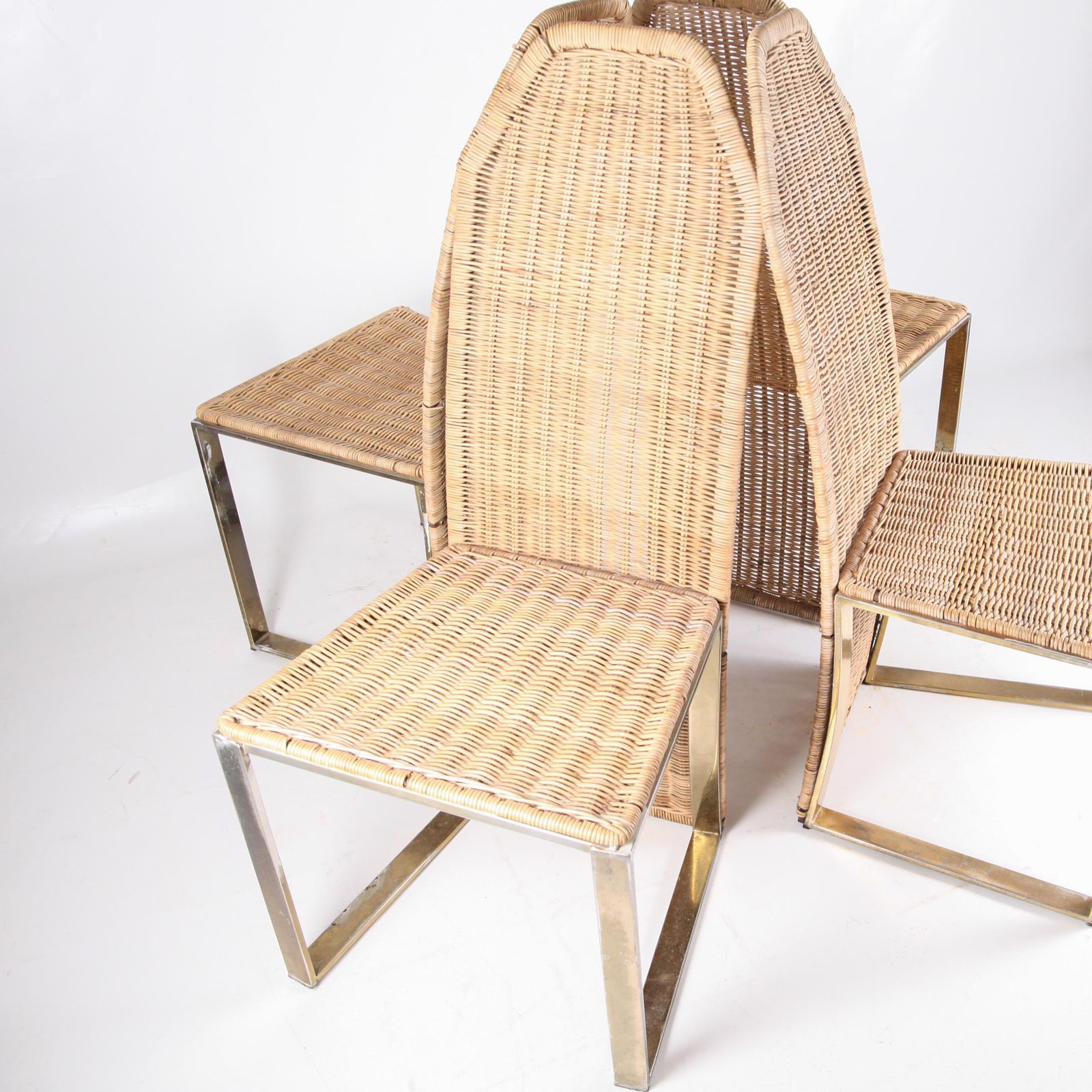photo furniture Set Of 4 Vintage Chairs In Gold Metal And Wicker
