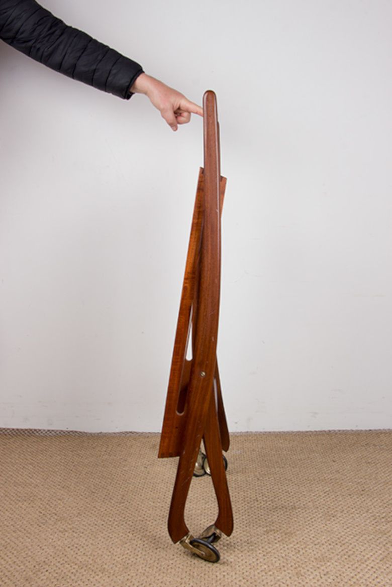 Mobilier Table roulante pliante danoise en teck par Svend Aage Madsen pour Illums Bolhigus, 1960. photo