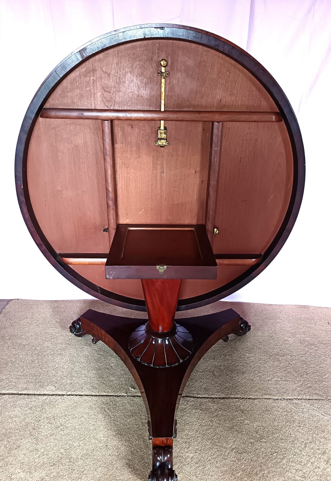 High Quality Geaorgian Flame Mahogany Tilt Top Breakfast/Dining Table. photo 2400.0