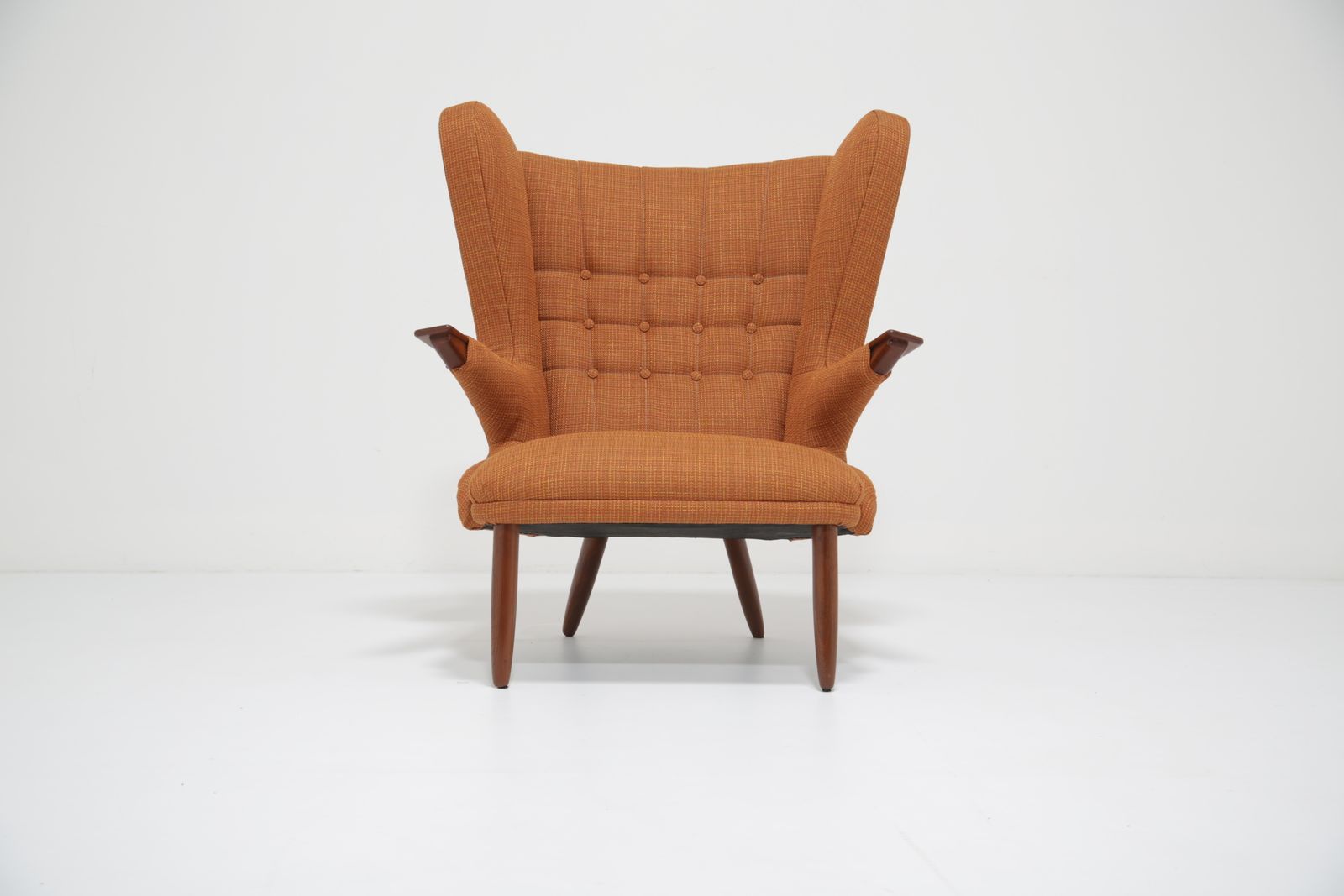 Vintage Tweed Upholstered Model 91 Bear Winged Armchair By Svend Skipper, 1960s. photo vinterior