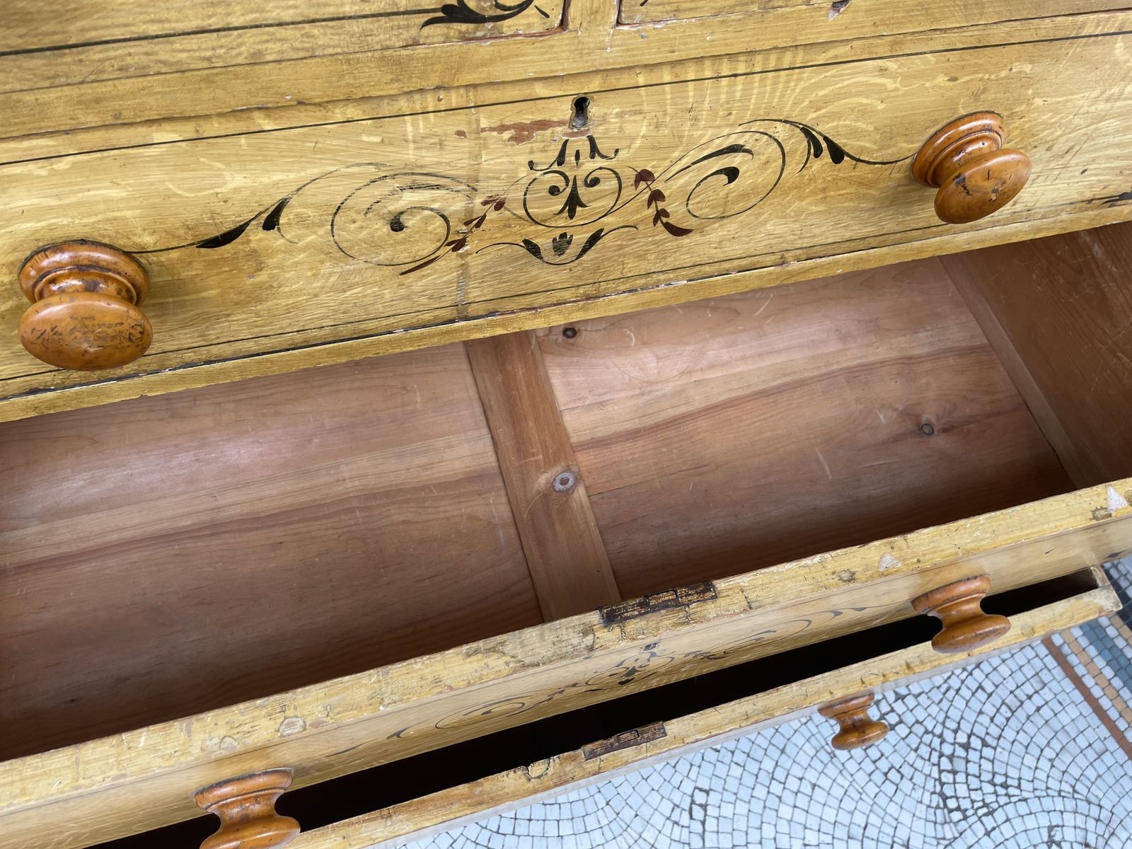 photo furniture Victorian Pine Faux Wood Painted Chest Of Drawers