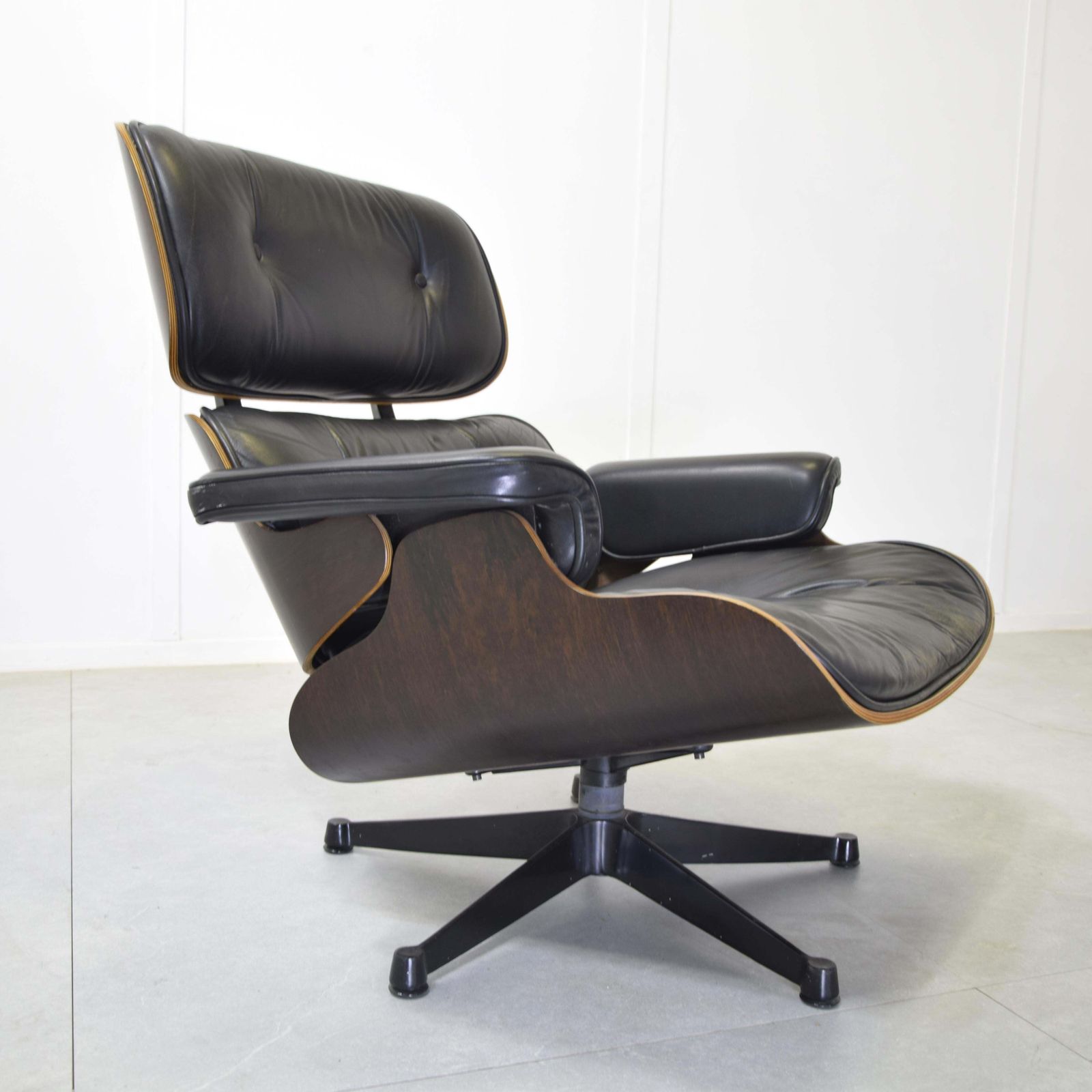Charles Eames Lounge Chair For Herman Miller 1970s. (First Production) photo for sale