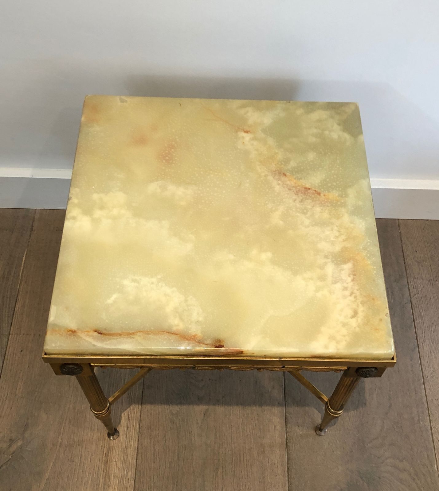 photo furniture Pair Of Neoclassical Style Square End Tables In Brass And Onyx Top In The Style Of Maison Jansen