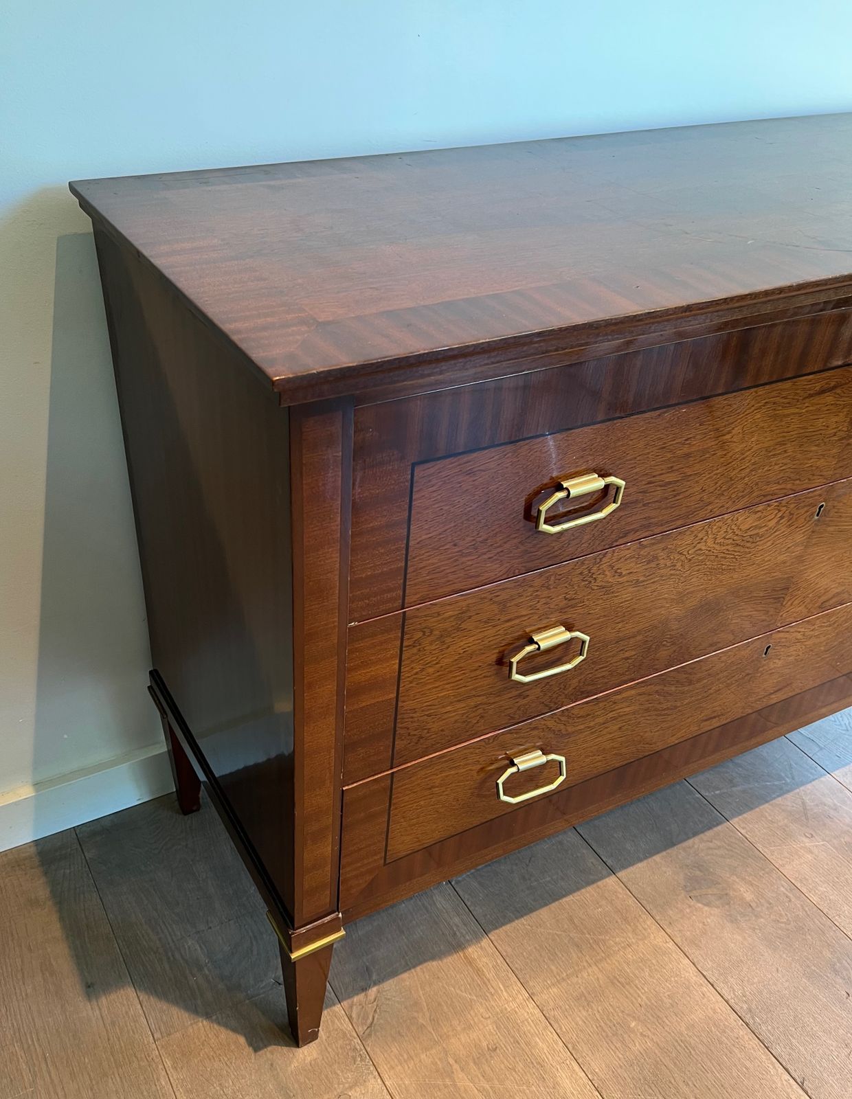 Neoclassical Chest Of Drawers In Mahogany Veneer And Brass By De Coene Frères photo vinterior