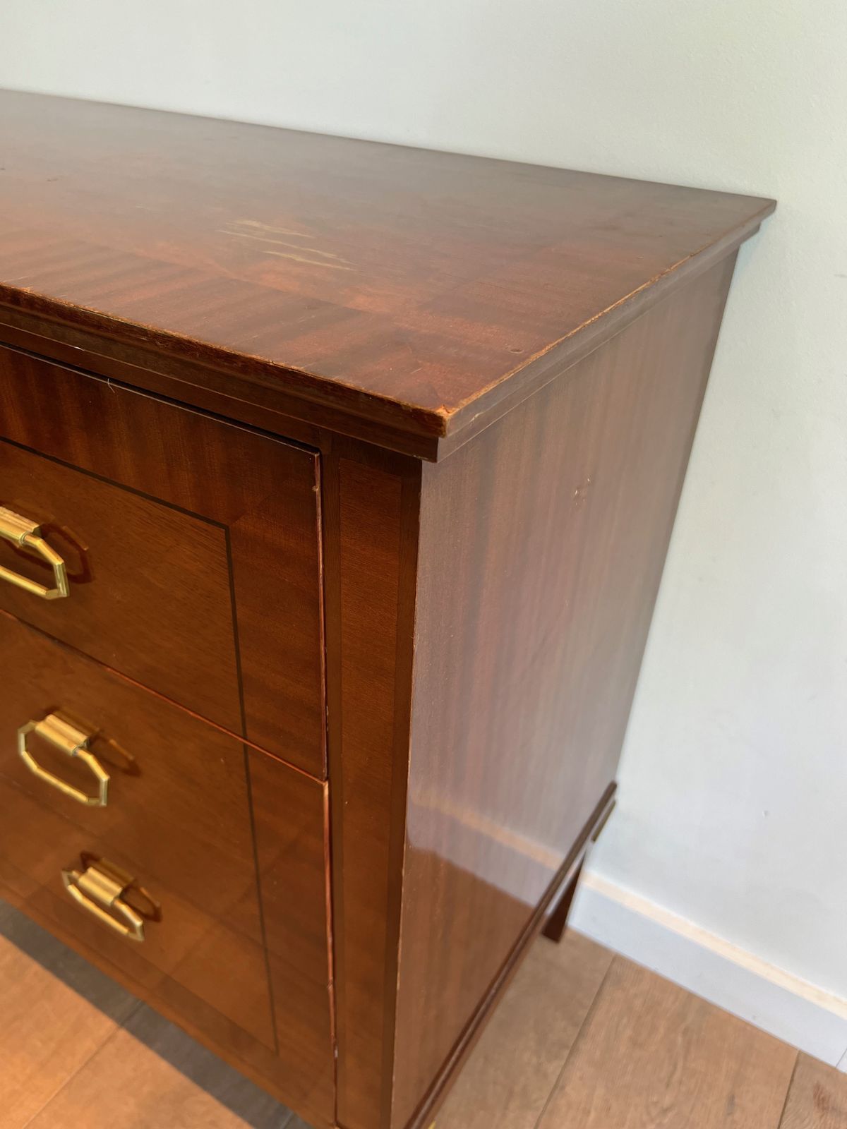 photo vintage Neoclassical Chest Of Drawers In Mahogany Veneer And Brass By De Coene Frères