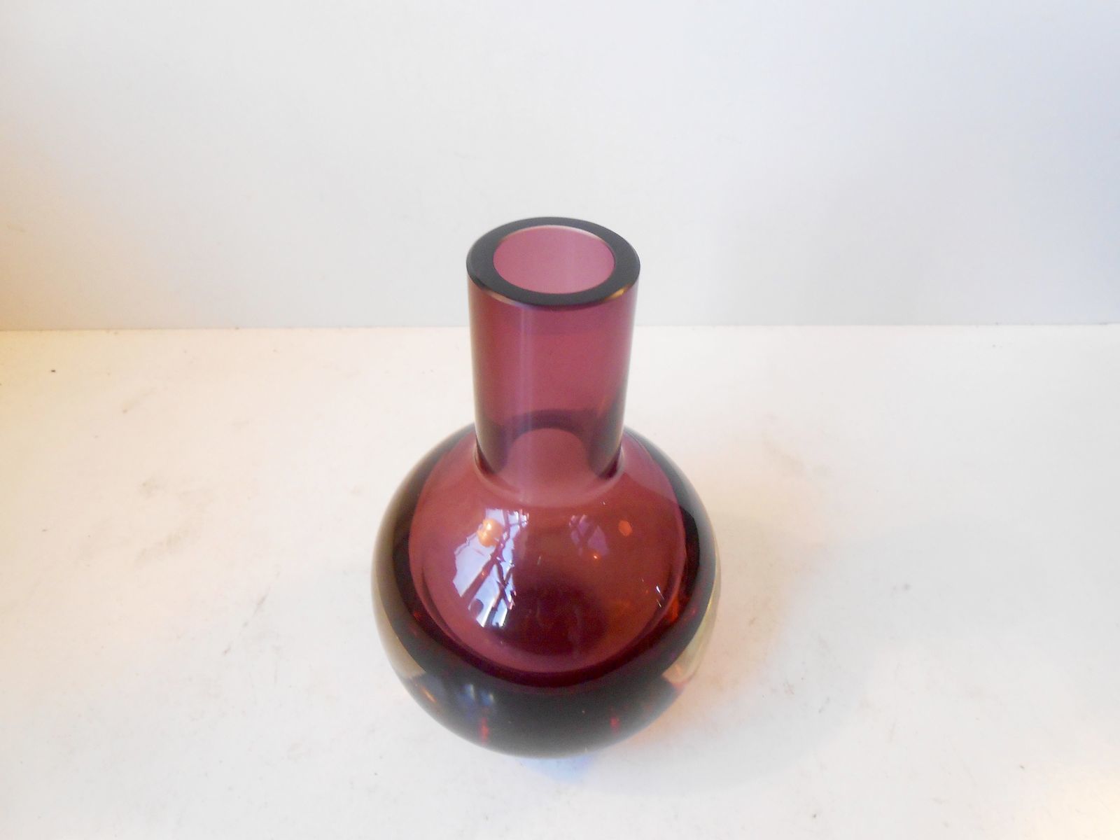 Purple Spherical Glass Vase By Nanny Still For Riihimäen Laso Oy, 1950s photo 394.0