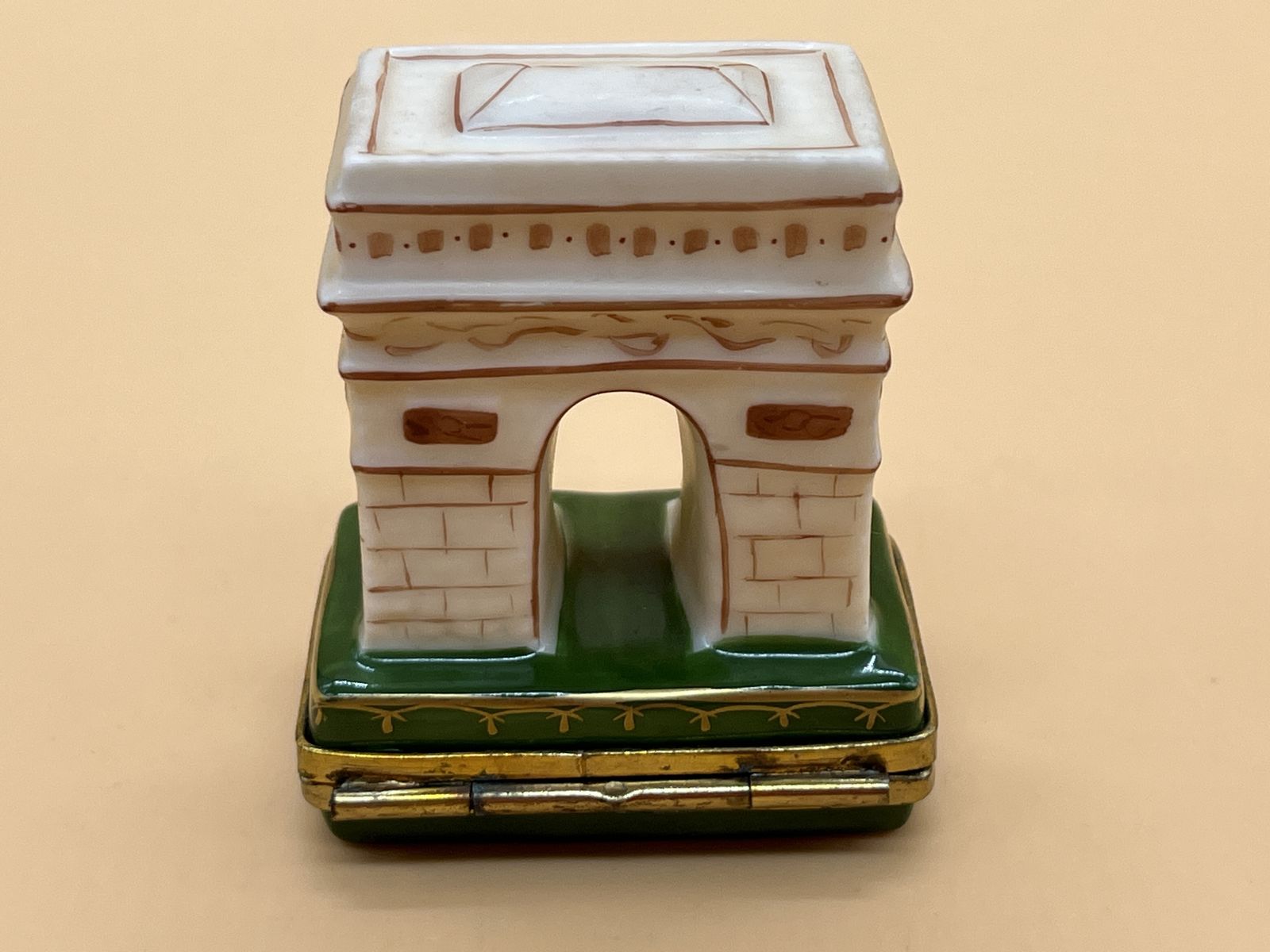 Limoges Porcelain France Arc De Triomphe Shaped Peint Main Trinket / Jewelry Box. photo vintage