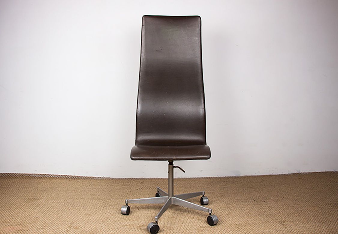 photo furniture Set Of 4 High Backed Office Chairs In Leather And Aluminum, Oxford Model, By Arne Jacobsen For Fritz Hansen, 1980.