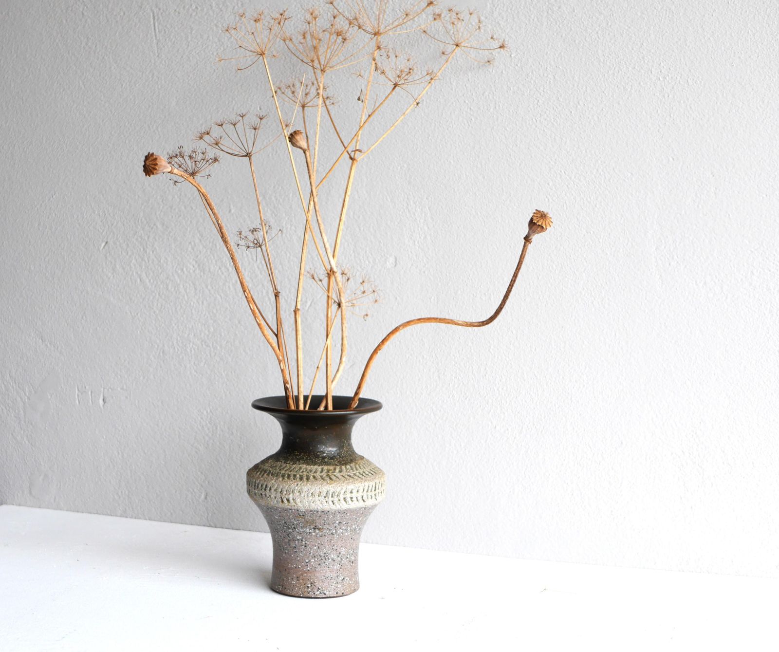 Mid Century Modern Scandinavian Brutalist Art Pottery Vase, Nittsjö Sweden photo Woonaccessoires