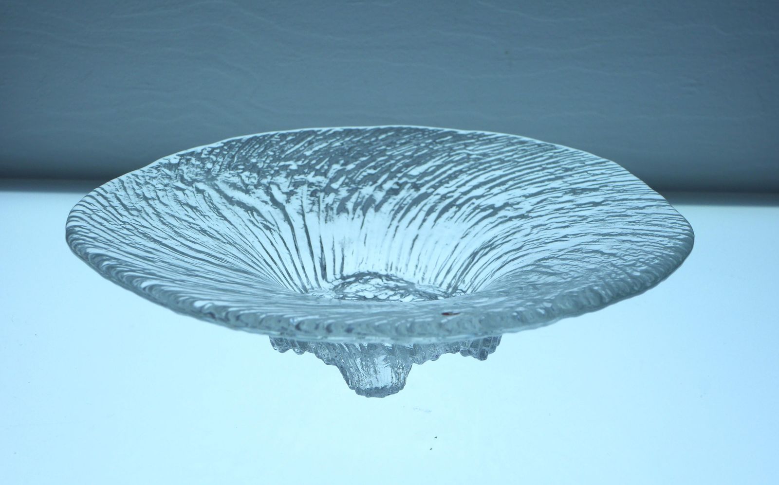Fins Glasontwerp, Een Schaal "Avanti" Gemaakt Door Tapio Wirkkala Voor Iittala. photo Woonaccessoires