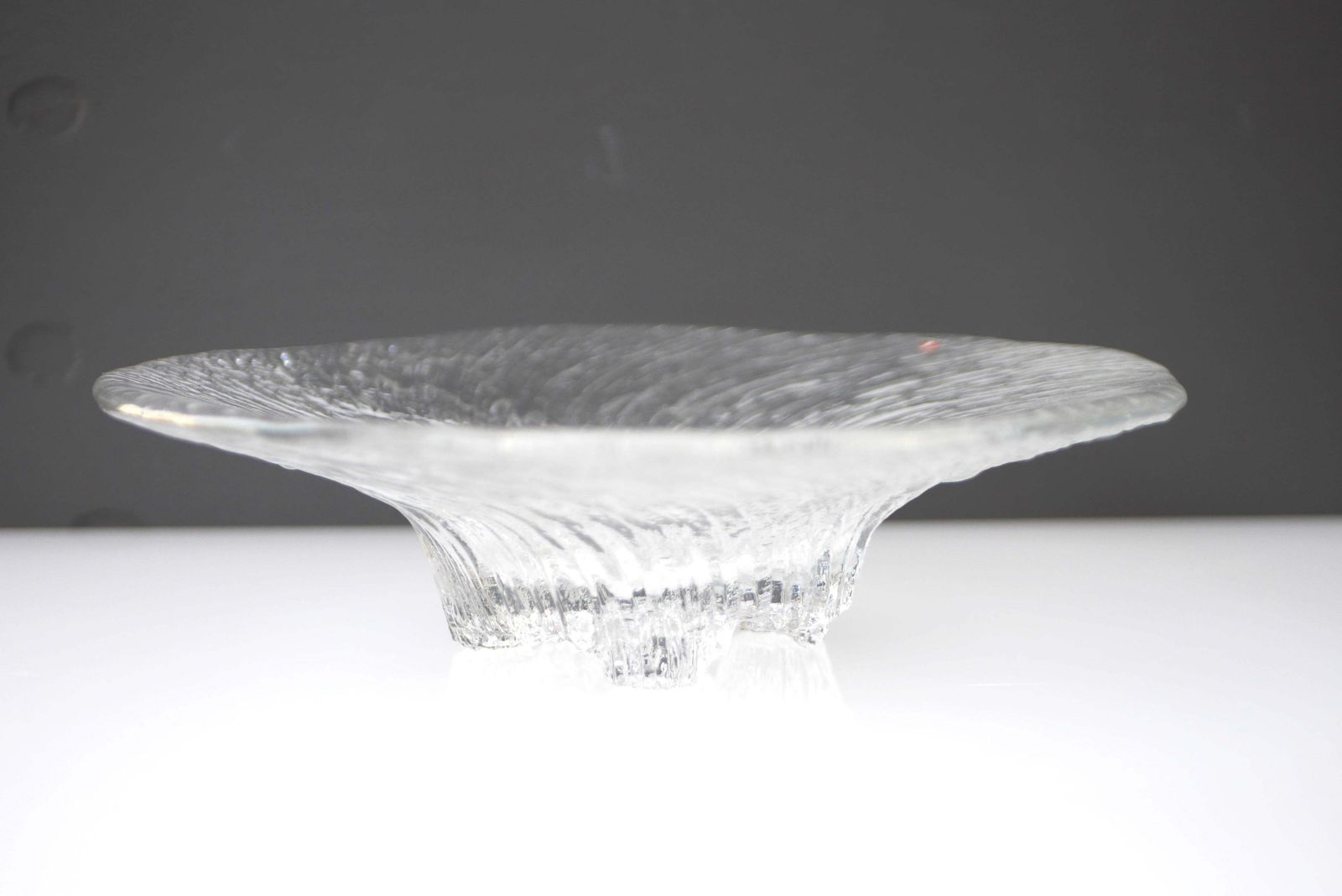 Woonaccessoires Fins Glasontwerp, Een Schaal "Avanti" Gemaakt Door Tapio Wirkkala Voor Iittala. photo
