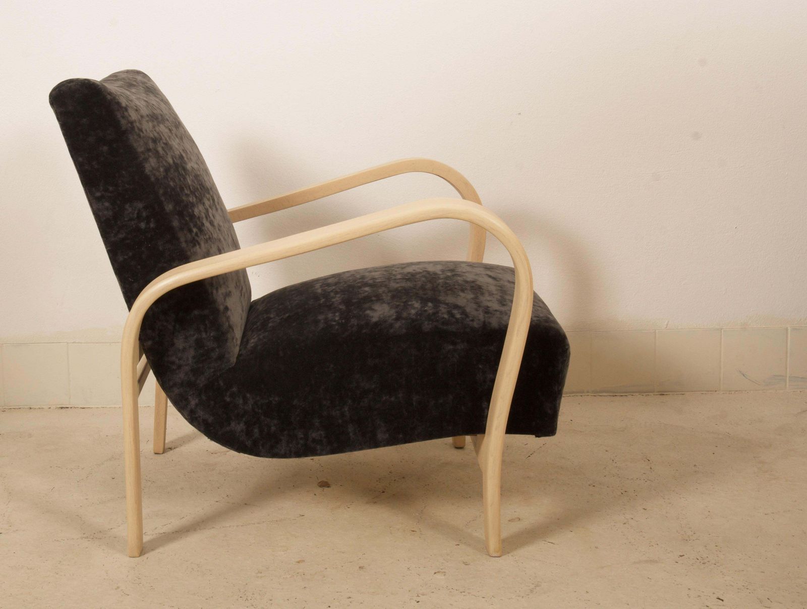 photo furniture Art Deco Lounge Chair By Jindrich Halabala
