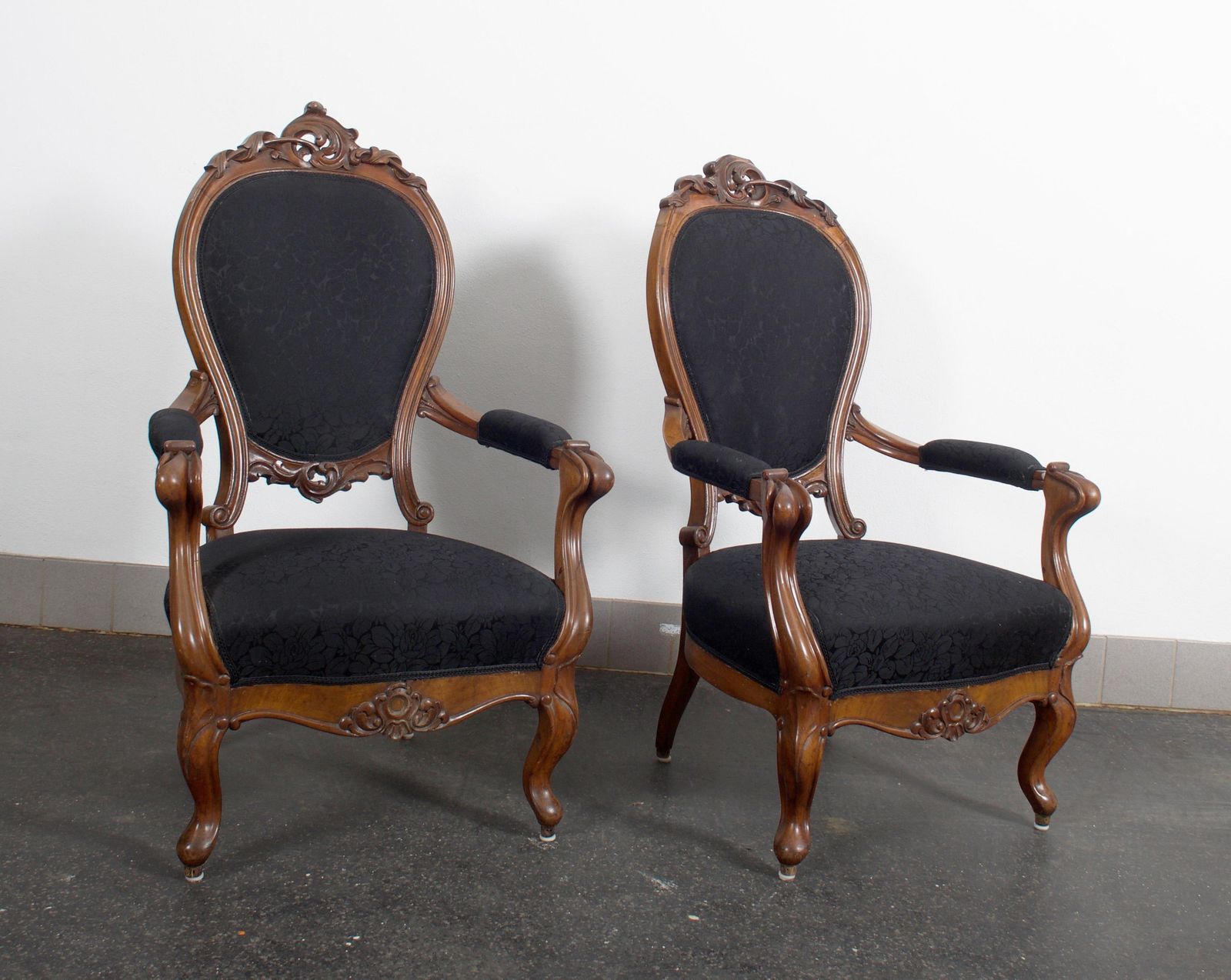 photo buy Pair Of Louis XV Style Walnut Wood Armchairs