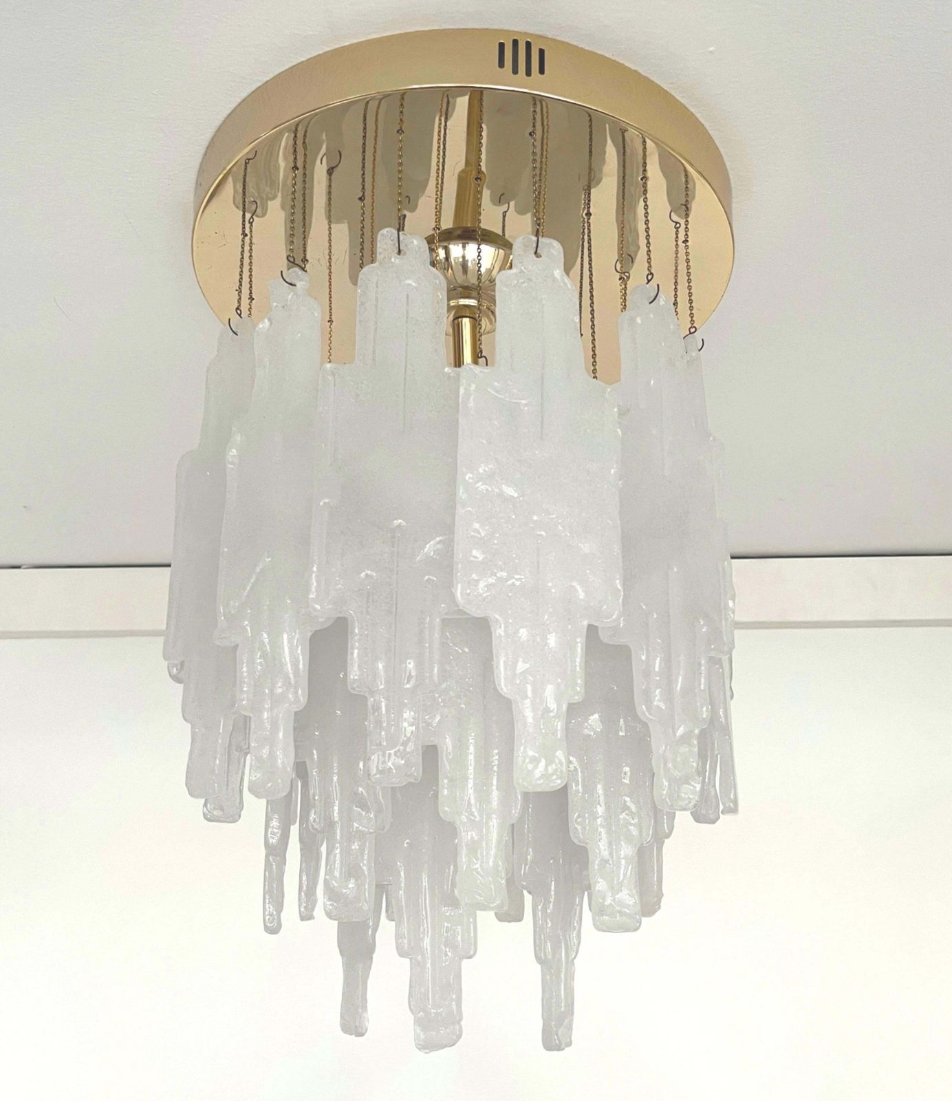 Italian Mid Century Snow White Murano Glass Chandelier By Poliarte, 1970s photo vinterior