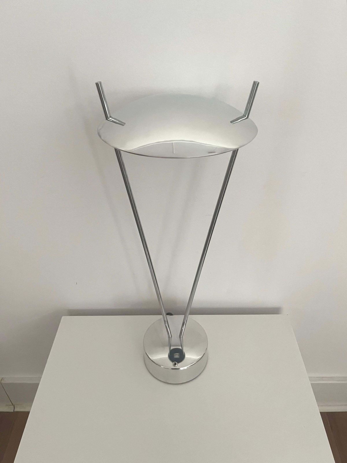 Postmodern Pair Of Aluminium Table Lamps By Leonardo Marelli For Estiluz, 1980s photo furniture