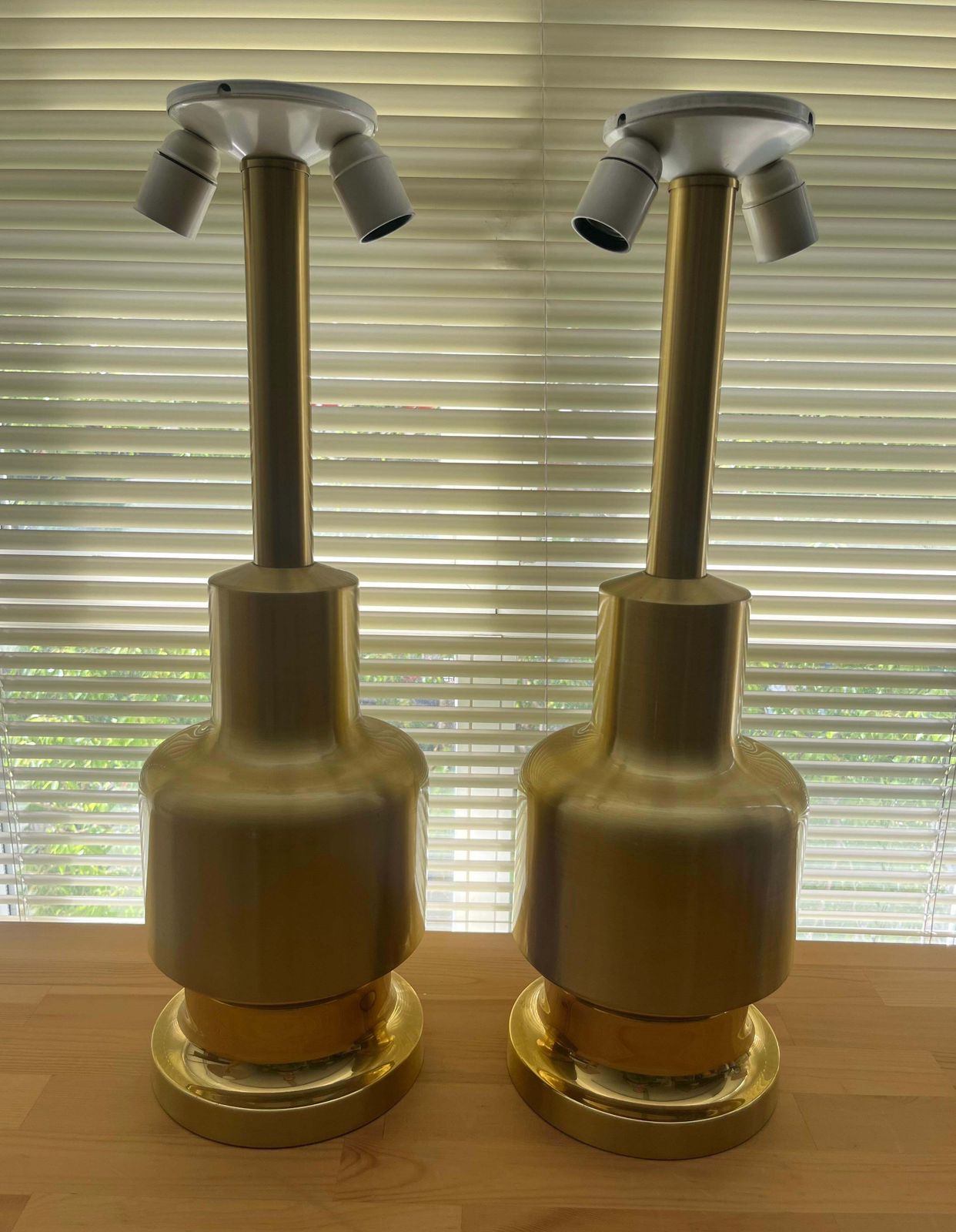 photo vinterior Large Pair Of Midcentury Golden Brass Spanish Table Lamps By Clar, 1970s