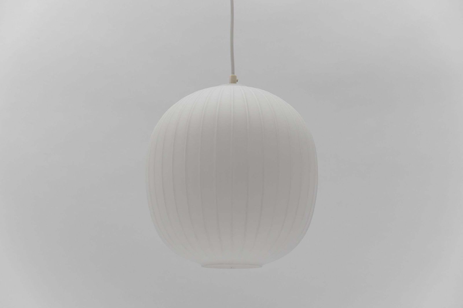 Opaline Glass Lamp "Bologna" By Wilhelm Braun Feldweg For Peill & Putzler photo vintage