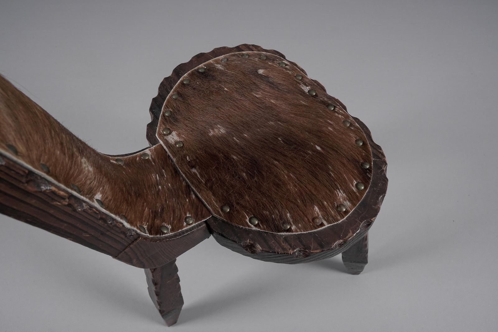 photo furniture 3 Legged Brutalist Rustic Modern Sculptured Chair, 1960s France